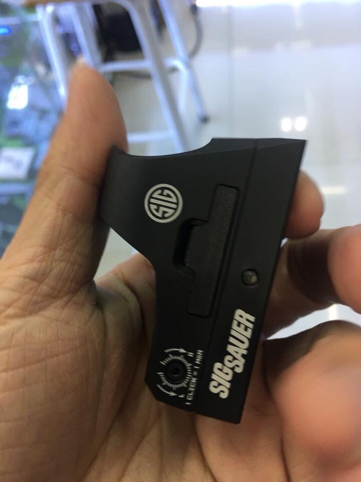 🔥ลูกค้าสามารถดูสินค้าทั้งหมดจาก แอด id Line:@bkkboy88 (ใส่ @ นำหน้าด้วยนะครับ) 🔥 ✅New.Red Dot ยี่ห้อ Sig Sauer รุ่น ROME03 เปิดปิดด้วยปุ่ม ปรับความเข้มของเป้าด้วยปุ่ม มาพร้อมรางยกสูงขาปลดไว ใช้ถ่าน CR2032 จำนวน1ก้อน (แถมฟรีให้ในกล่อ