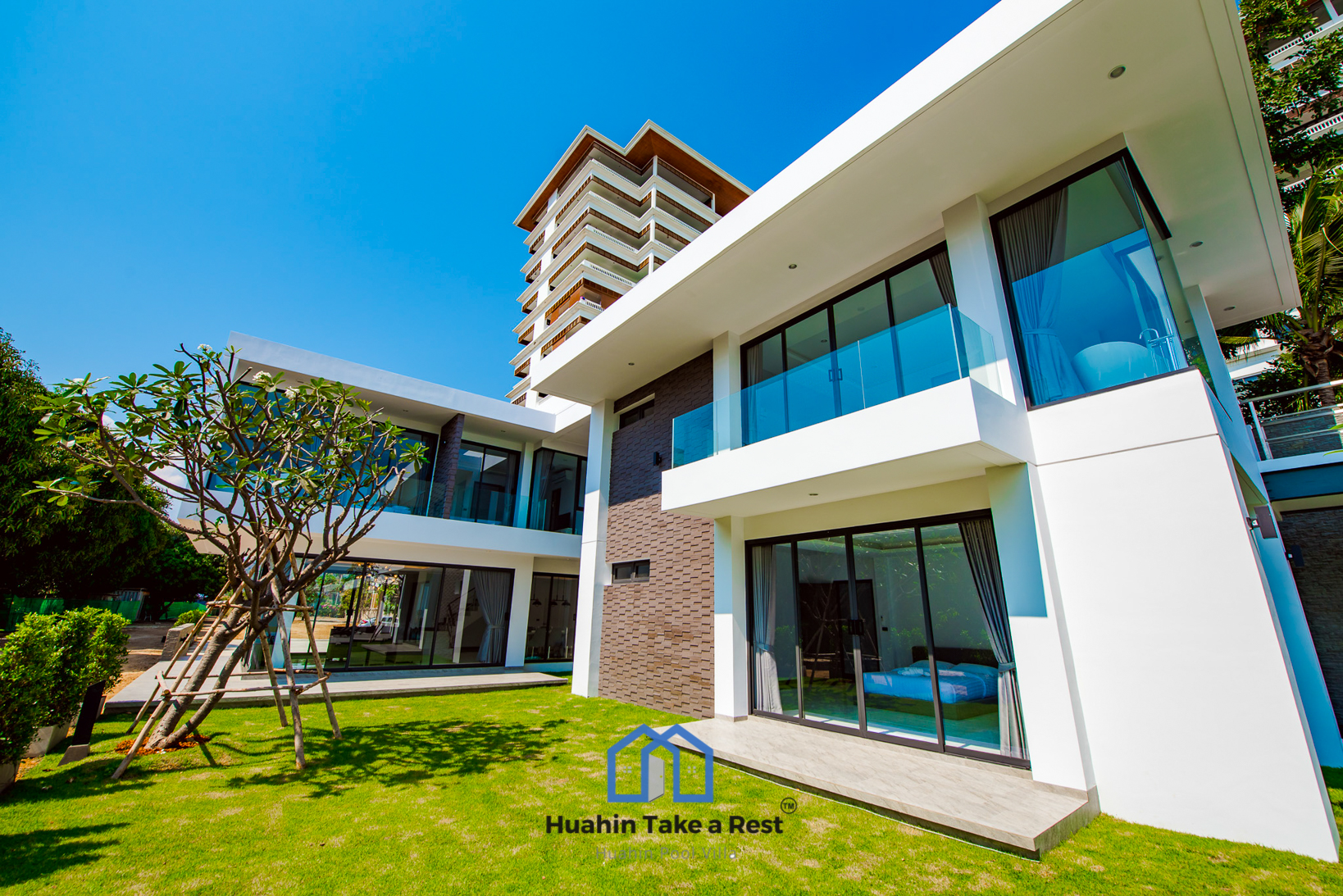 HR15039 บ้านพักติดทะเลหัวหิน The Premium Beach Villa Hua Hin