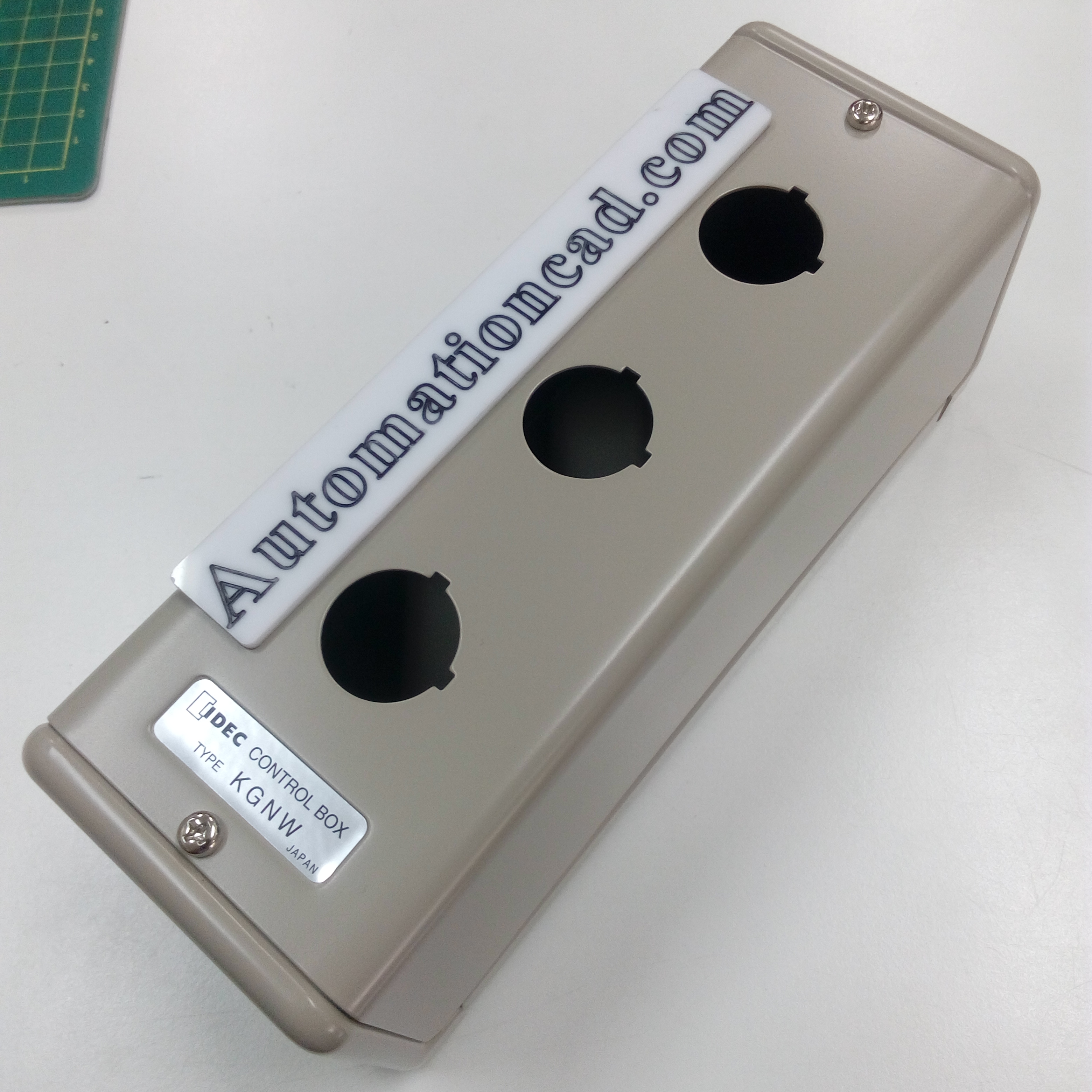 กล่องเหล็ก 3 รู Φ22mm IDEC Control Box KGN Series กล่องคอนโทรล ใส่ปุ่มกด