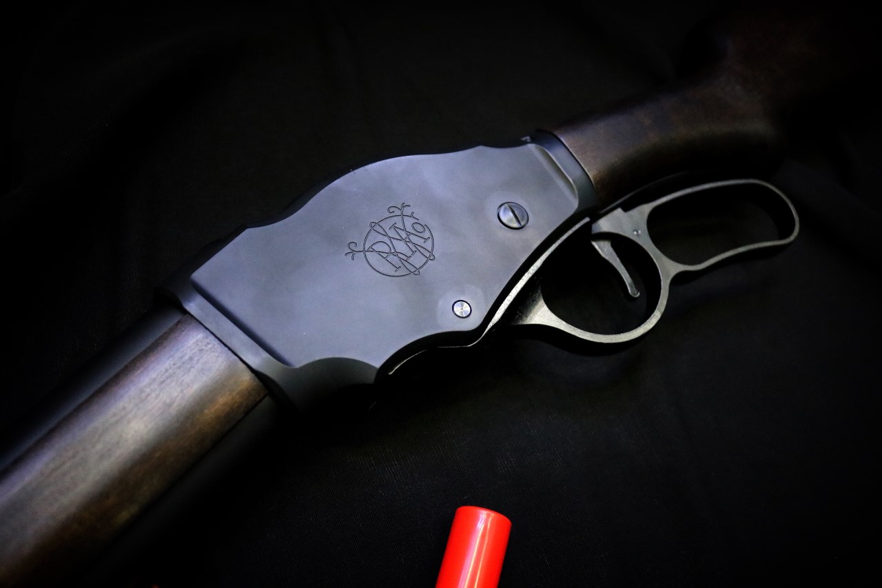 https://youtu.be/9hVXLj9y2DQ FLW Marushin + Creation M1887 Terminator 2 6mm Gas Shotgun Long Ver ราคา: 23,500 บาท วัสดุ: โลหะและไม้ handguard / Grip (บาร์เรลด้านนอกเป็นพอลิเมอร์) ความจุ: 5 นัด (6mm BB x3 นัดต่อเชลล์) ระบบ: ระบบ Lever Action และ Shell Ejec