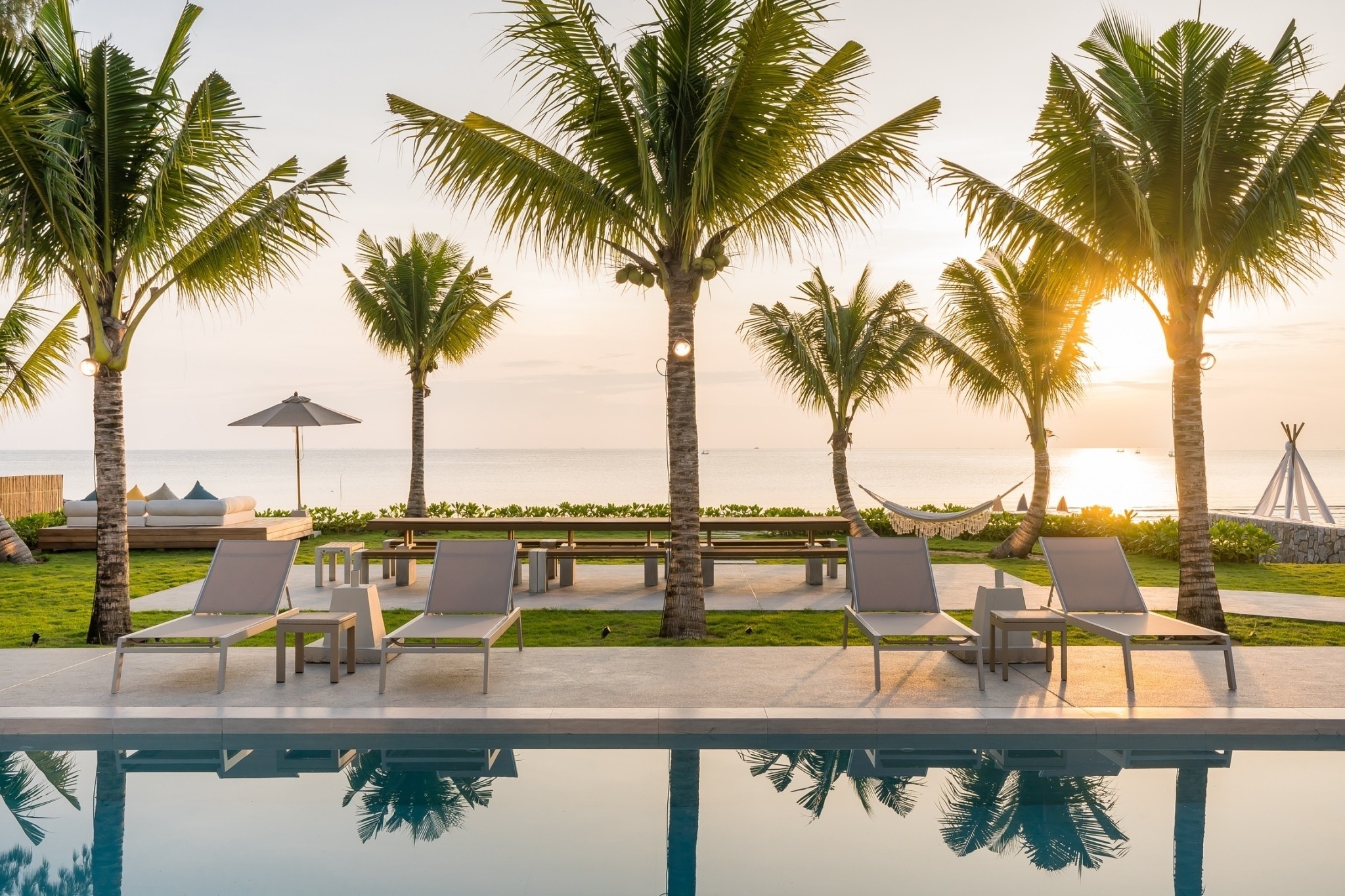 HR15083 บ้านพักติดทะเลหัวหิน The Rest Beachfront Hua Hin Pool Villa