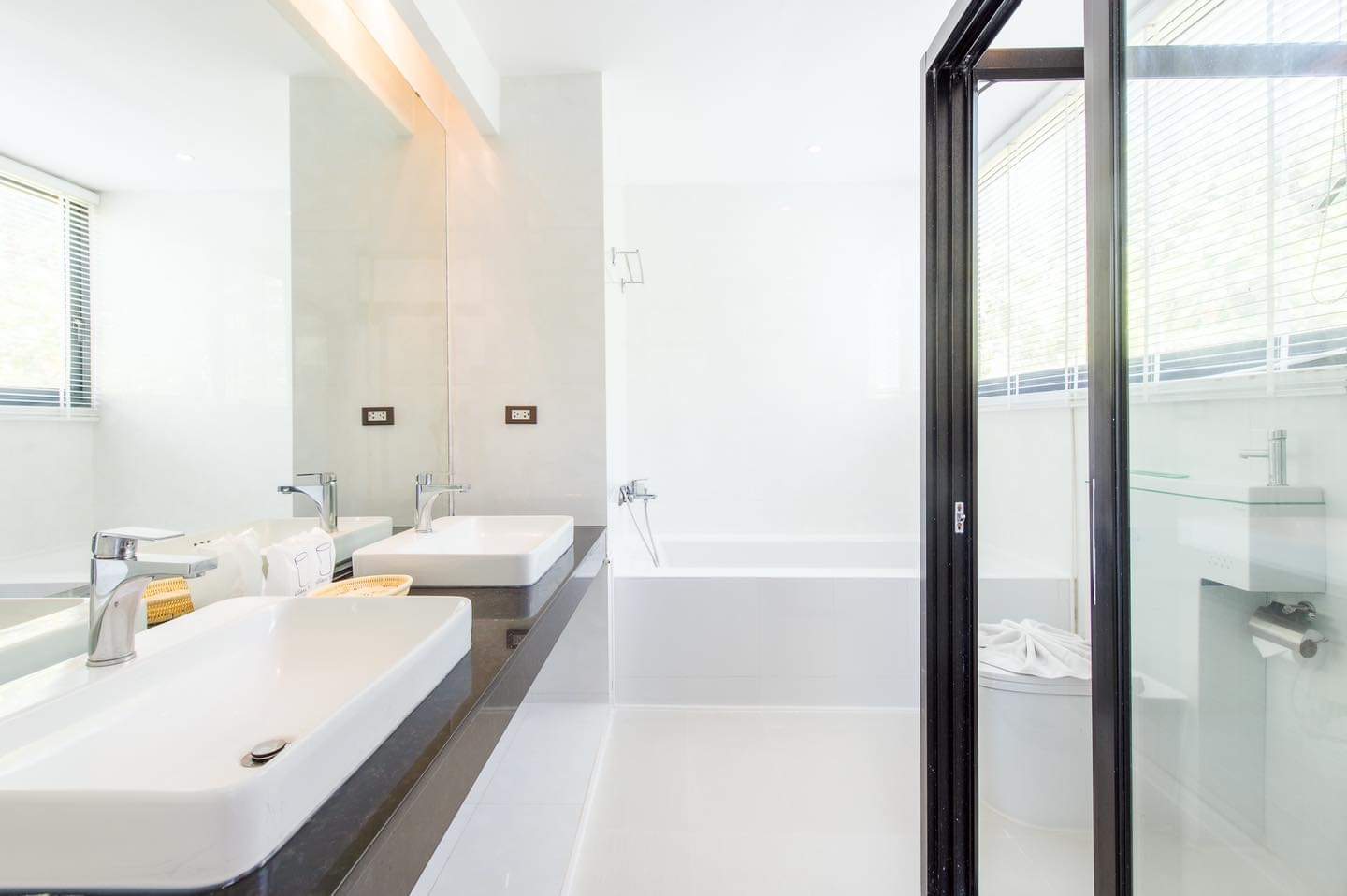 HR15008 บ้านพักติดทะเล โมเดิร์นบีช ปราณบุรี