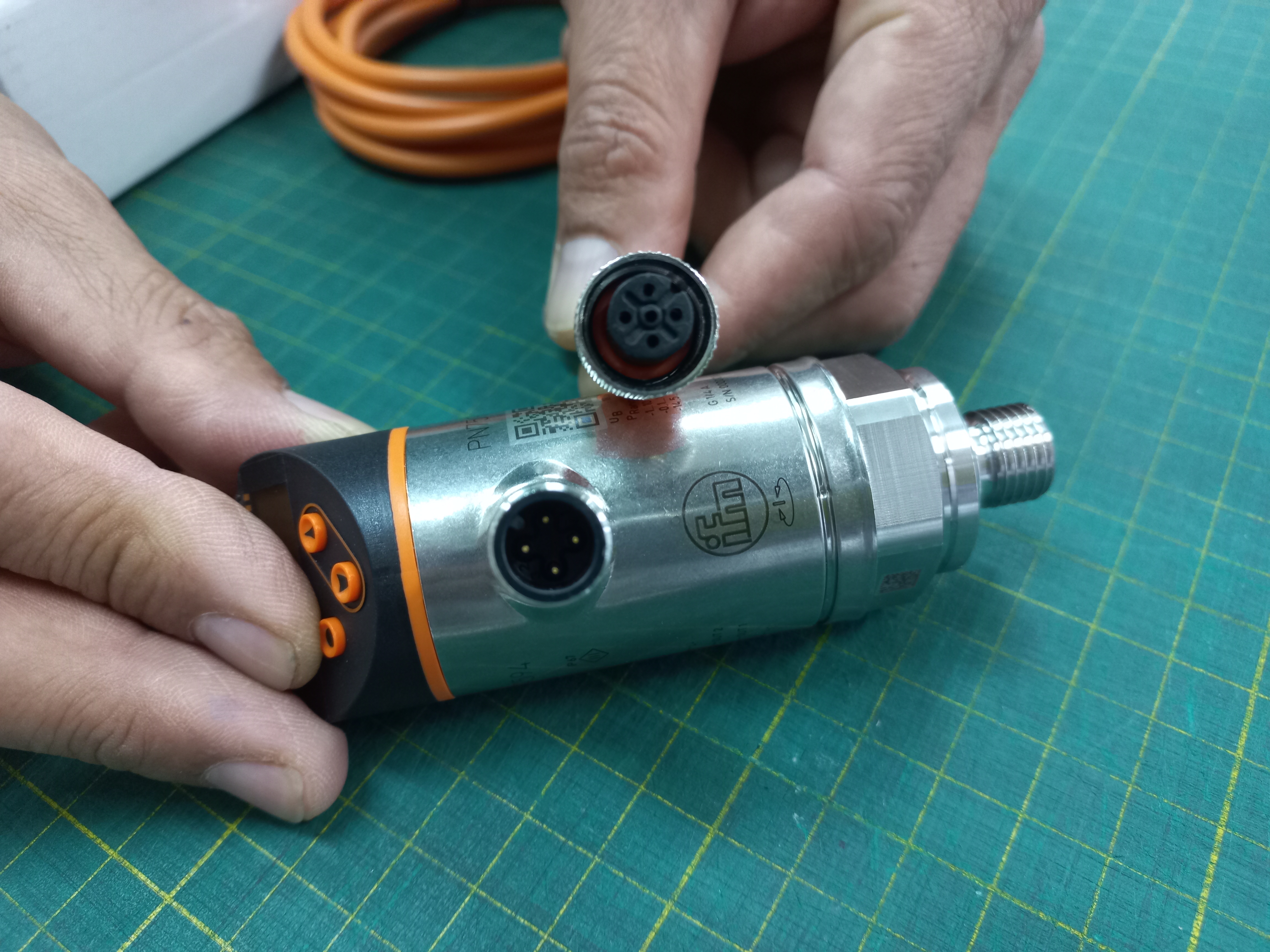 สายพร้อม CONNECTOR แบบตรง เกลียว M12 แบบ 4 ขา ยาว 2m.