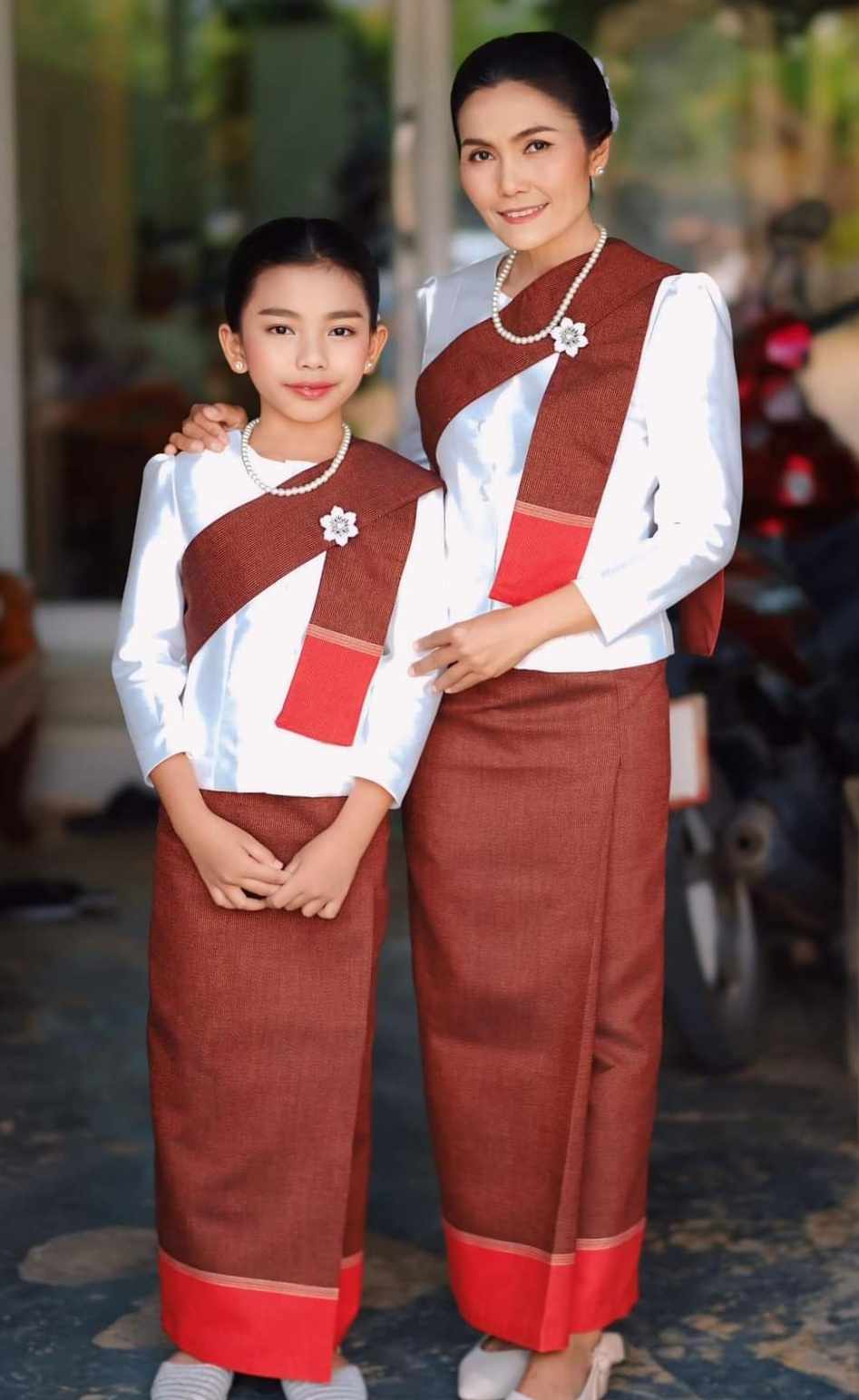 ผ้ามัดหมี่ตีนแดง ผ้าซิ่นตีนแดง ผ้าฝ้ายตีนแดง ผ้าทอพื้นเมือง บุรีรัมย์ ลายอัปสรา 2 เมตร