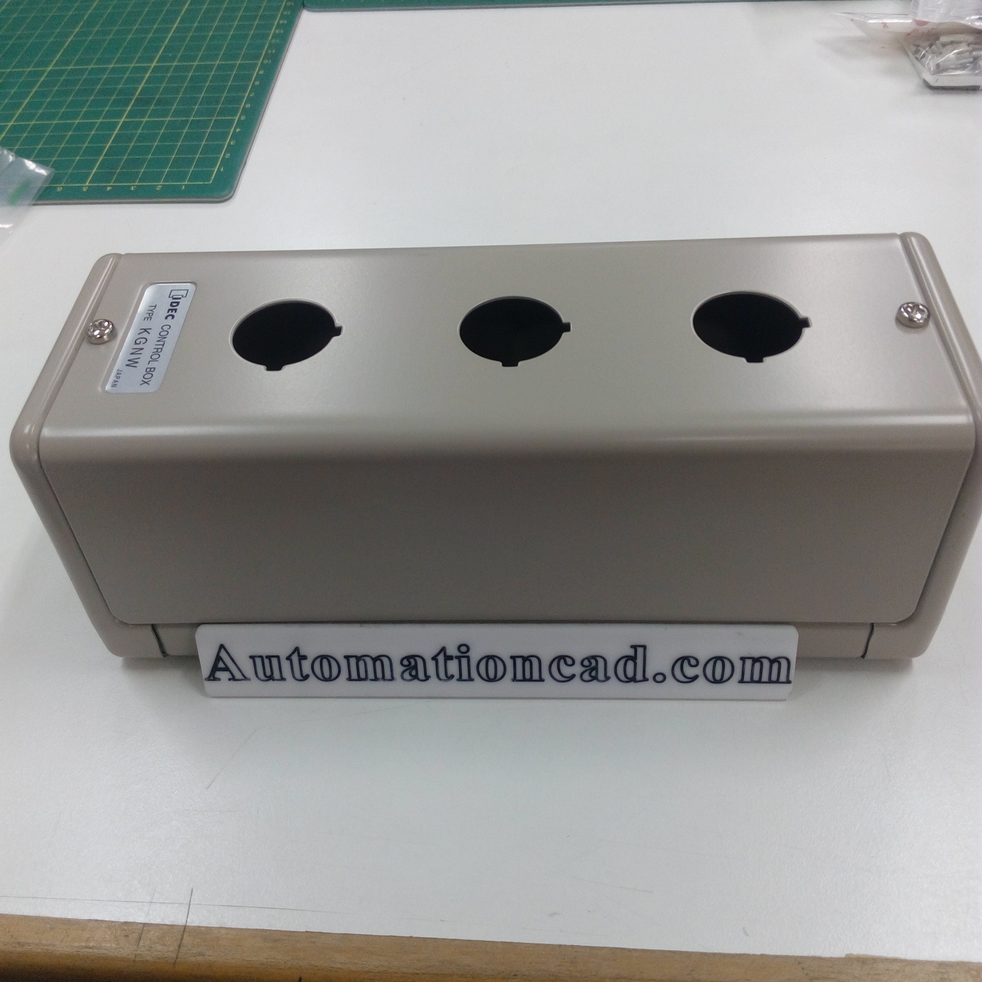 กล่องเหล็ก 3 รู Φ22mm IDEC Control Box KGN Series กล่องคอนโทรล ใส่ปุ่มกด