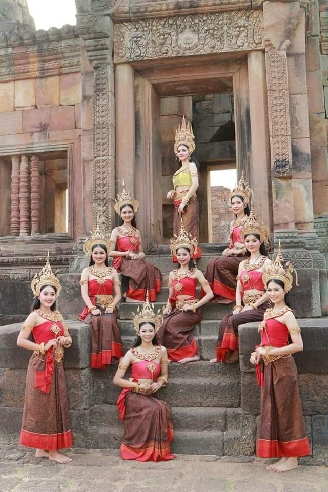 ผ้ามัดหมี่ตีนแดง ผ้าซิ่นตีนแดง ผ้าฝ้ายตีนแดง ผ้าทอพื้นเมือง บุรีรัมย์ ลายอัปสรา 2 เมตร