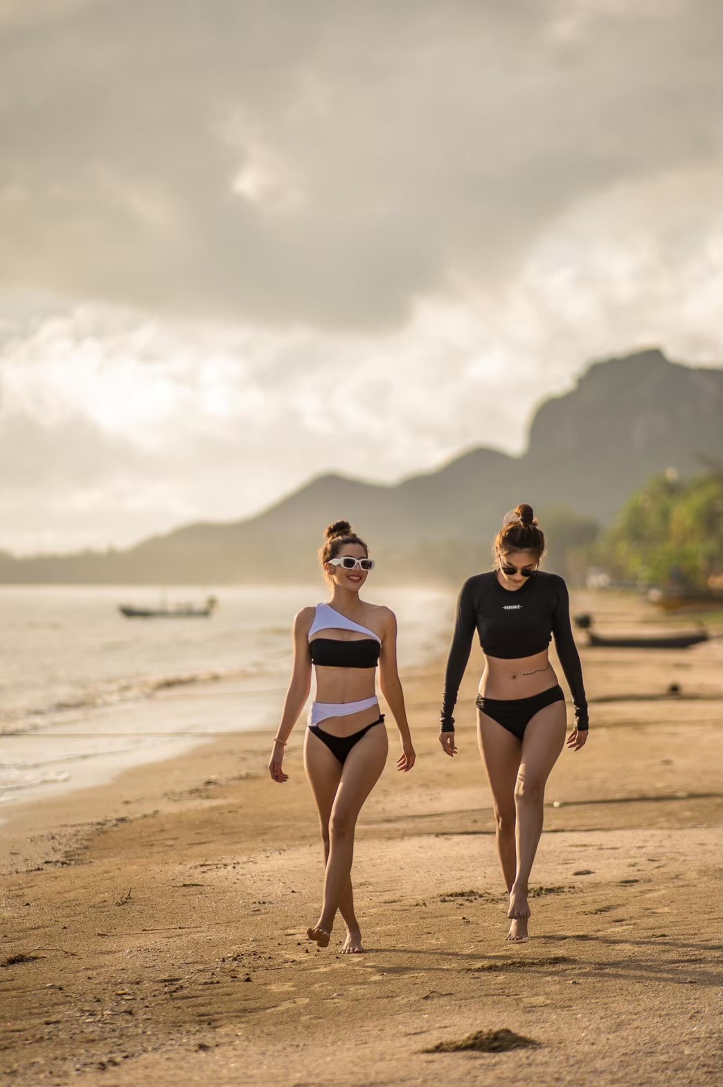 HR15064 บ้านพักติดทะเล The Ocean Beach Villa, Sam Roi Yod.