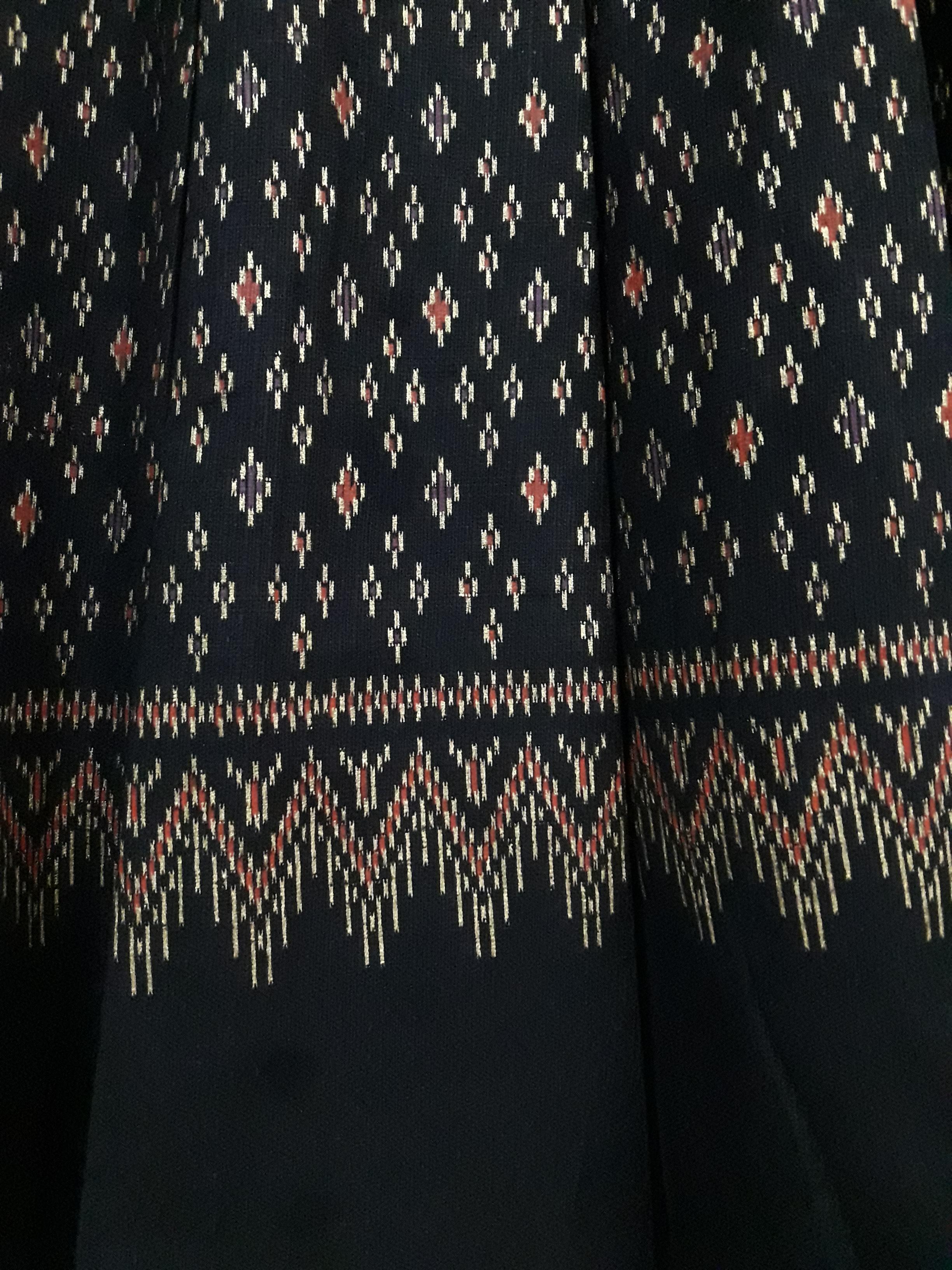 กระโปรงผ้าไทจยสำเร็จรูป กระโปรงผ้าฝ้ายมัดหมี่ กระโปรงผ้าฝ้ายทรงทวิท กระโปรงผ้าฝ้ายวัยรุ่น