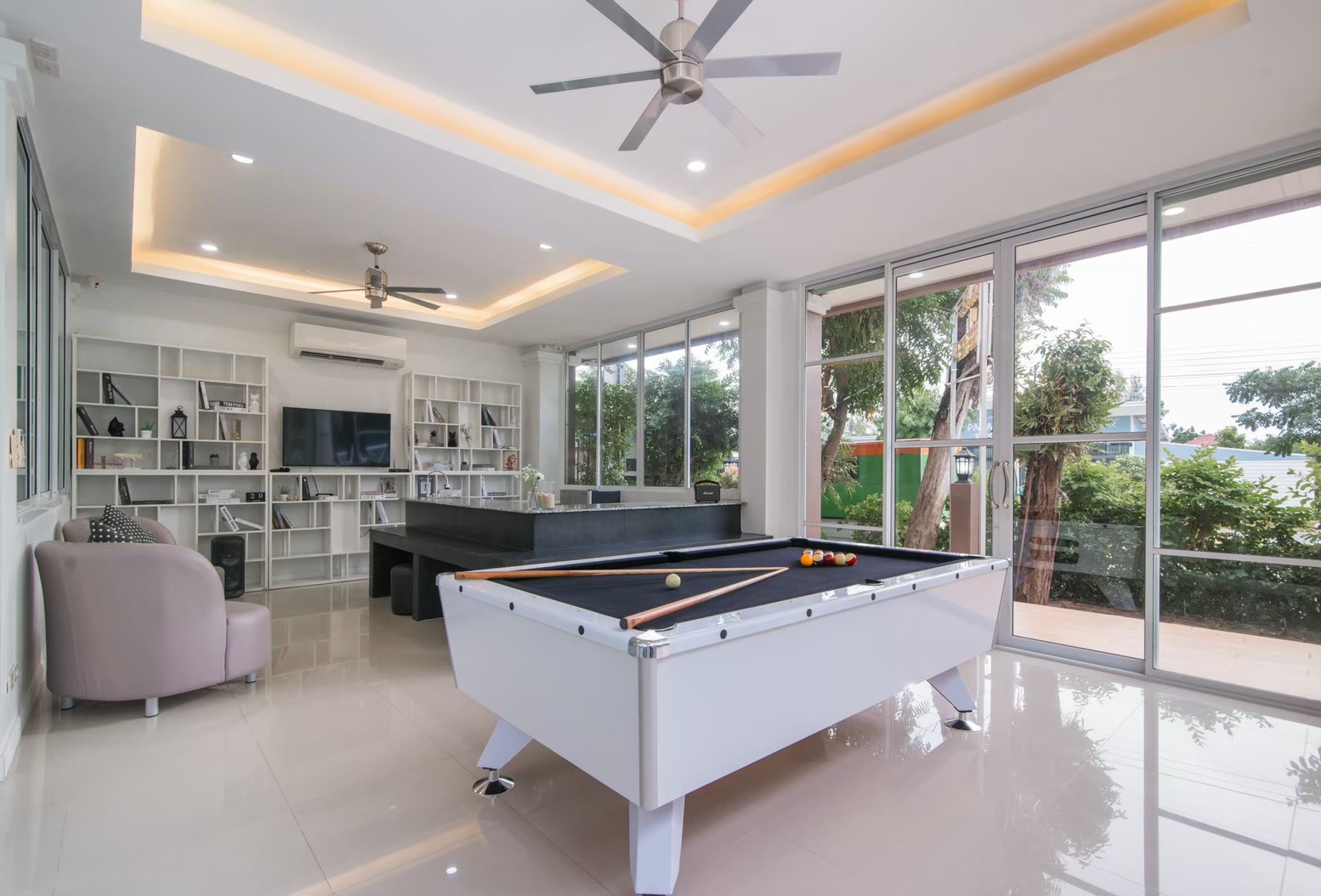 HR15045 บ้านพักติดทะเล The Moon Beach Villa