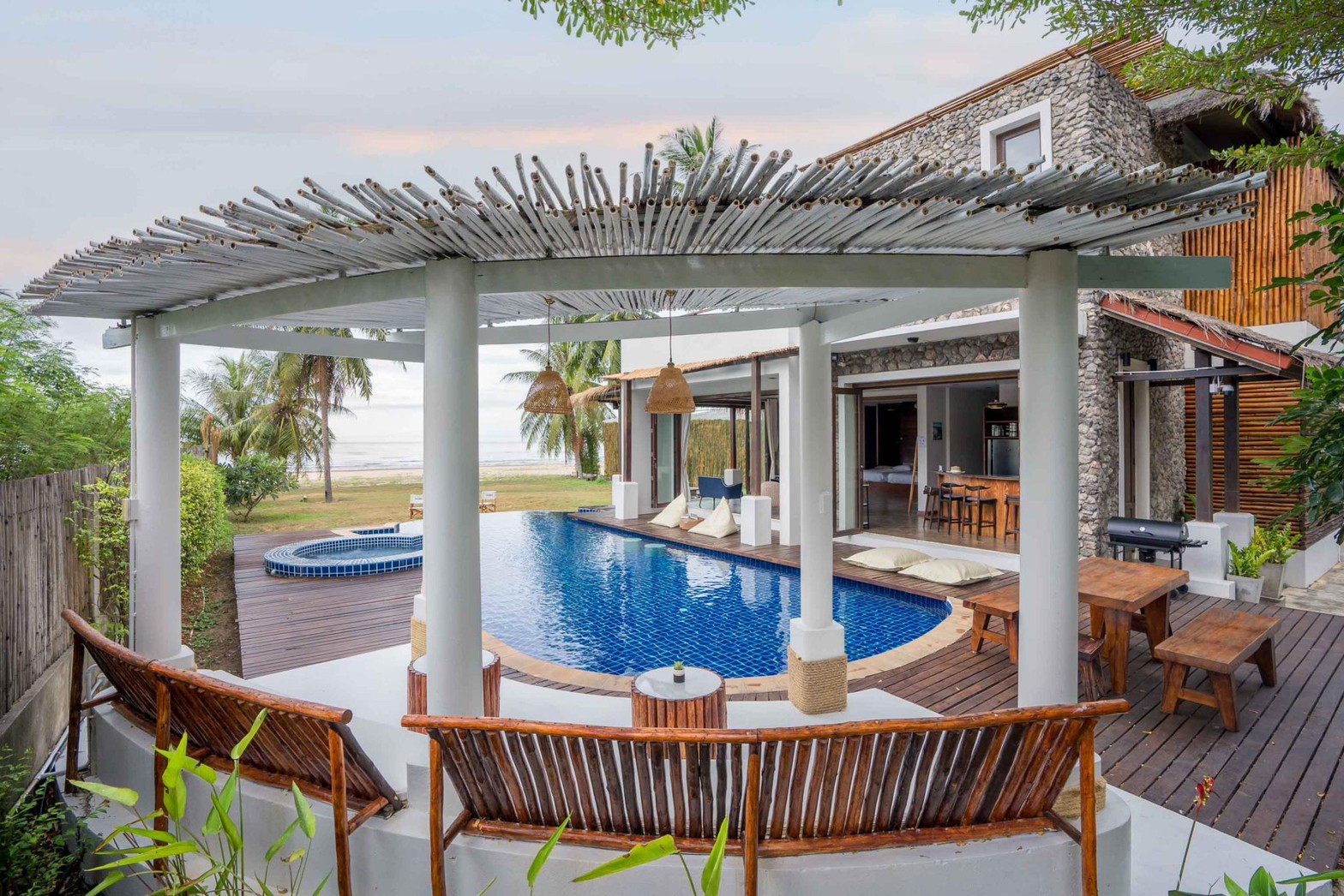 HR15061 บ้านพักติดทะเล The Pamila Beach Villa Kuiburi