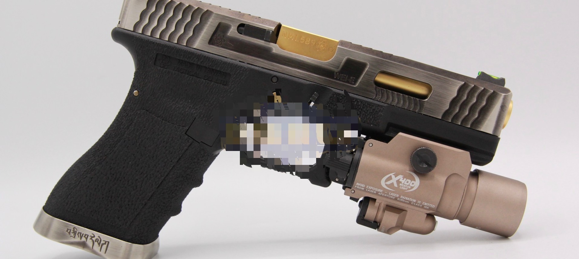 ไฟฉายและเลเซอร์สีแดงติดปืน ยี่ห้อ Surefire รุ่น X400 สีทราย