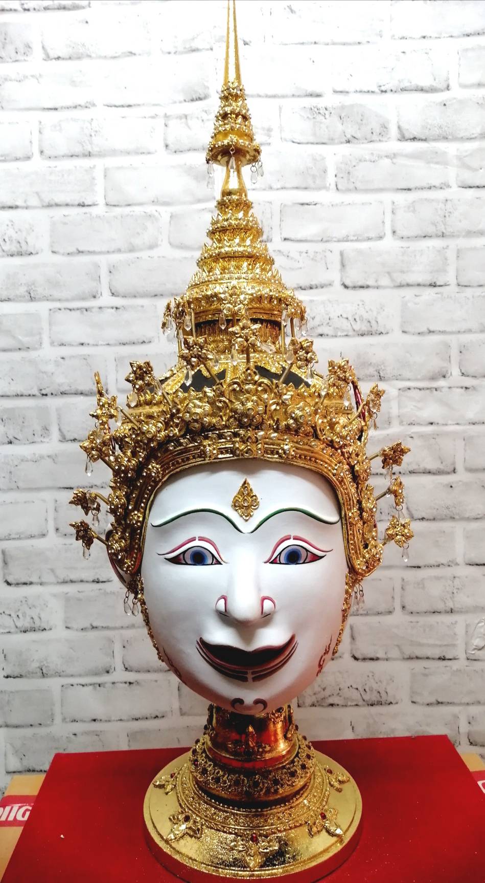 หัวโขน นางสีดา ขนาดครอบ เกรดพรีเมี่ยม พร้อมฐานไม้อัดสีแดงฟรี