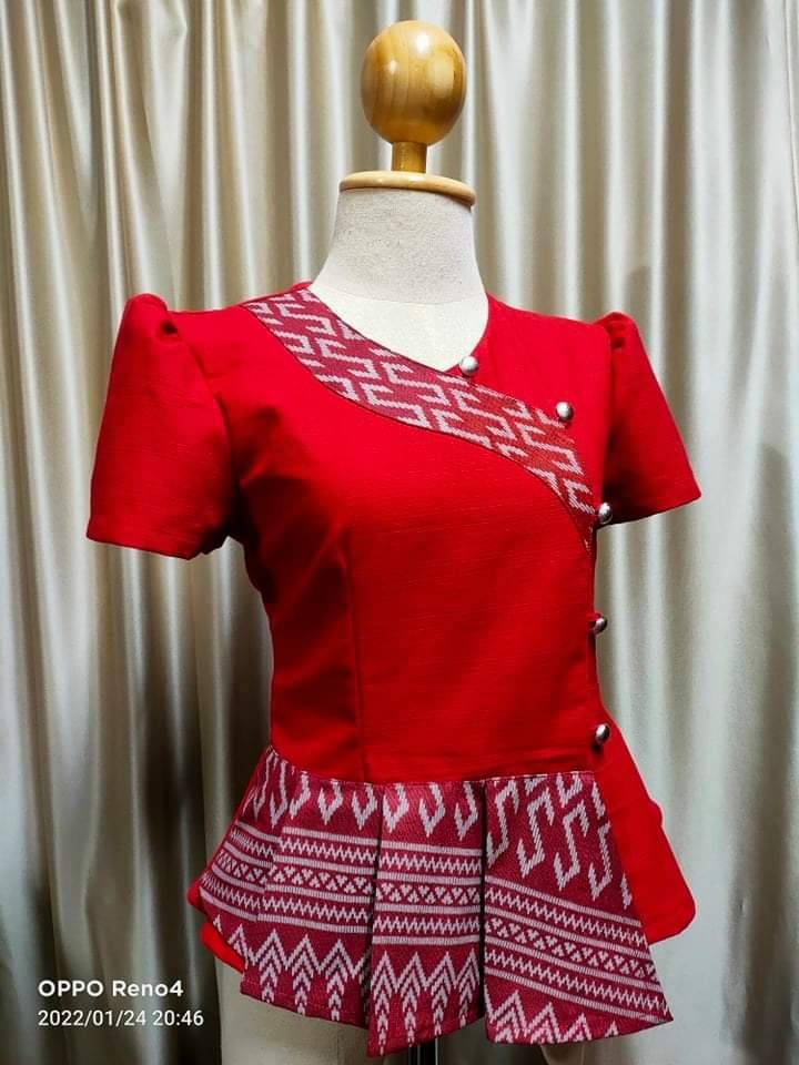 เสื้อผ้าไทยสีกรมท่า เสื้อผ้าฝ้ายสีกรมท่า เสื้อทำงานผ้าไทย เสื้อผ้าฝ้าย แต่งกุ้นสีครีมปักดอกไม้ แดง XL