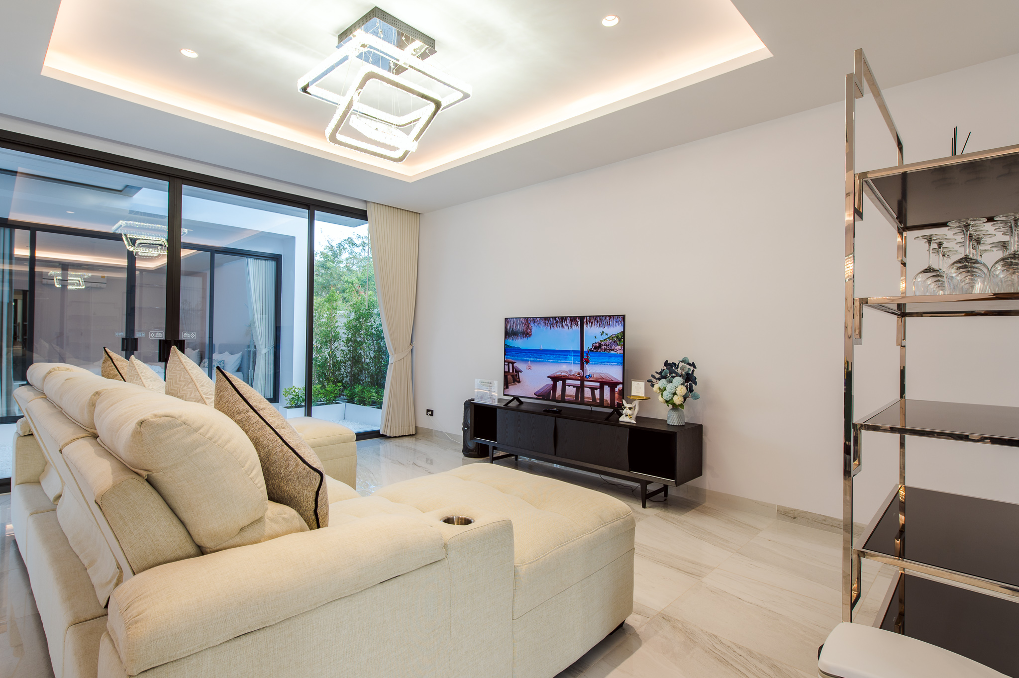 HR15066 บ้านพักติดทะเลหัวหิน The Casa Rocca Beach Villa HuaHin