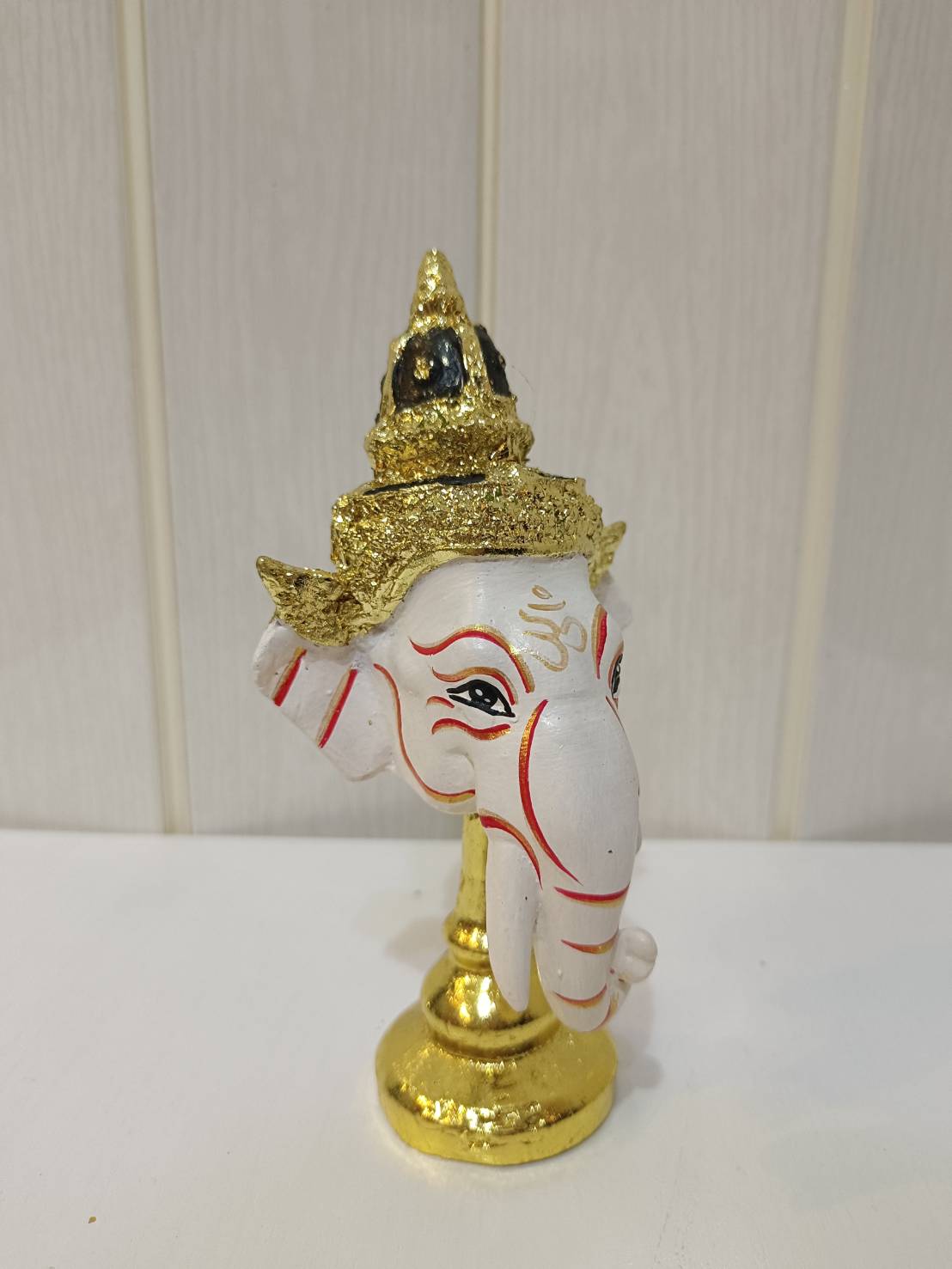 พระพิฆเนศ ขนาดจิ๋ว ขนาดตั้งหน้ารถ พร้อมฐานปิดทอง (สีขาว)