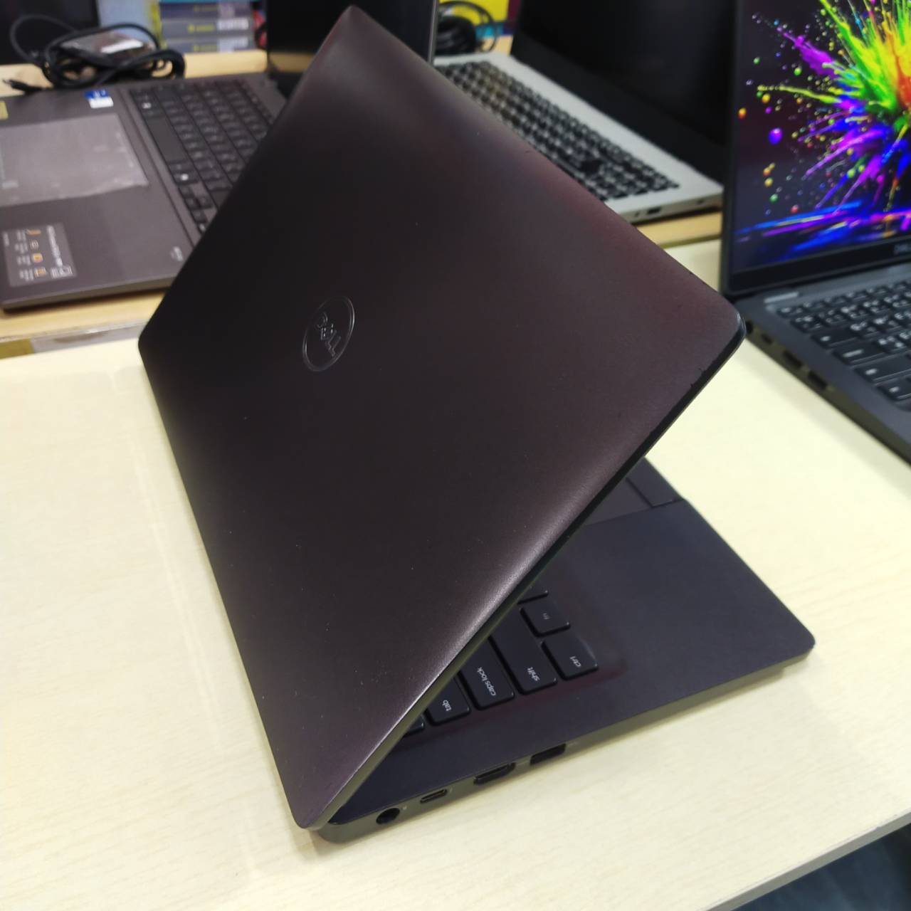 DELL LATITUDE 5300 สภาพเครื่อง 80% หน้าจอ Touch Screen มี 2 เครื่อง