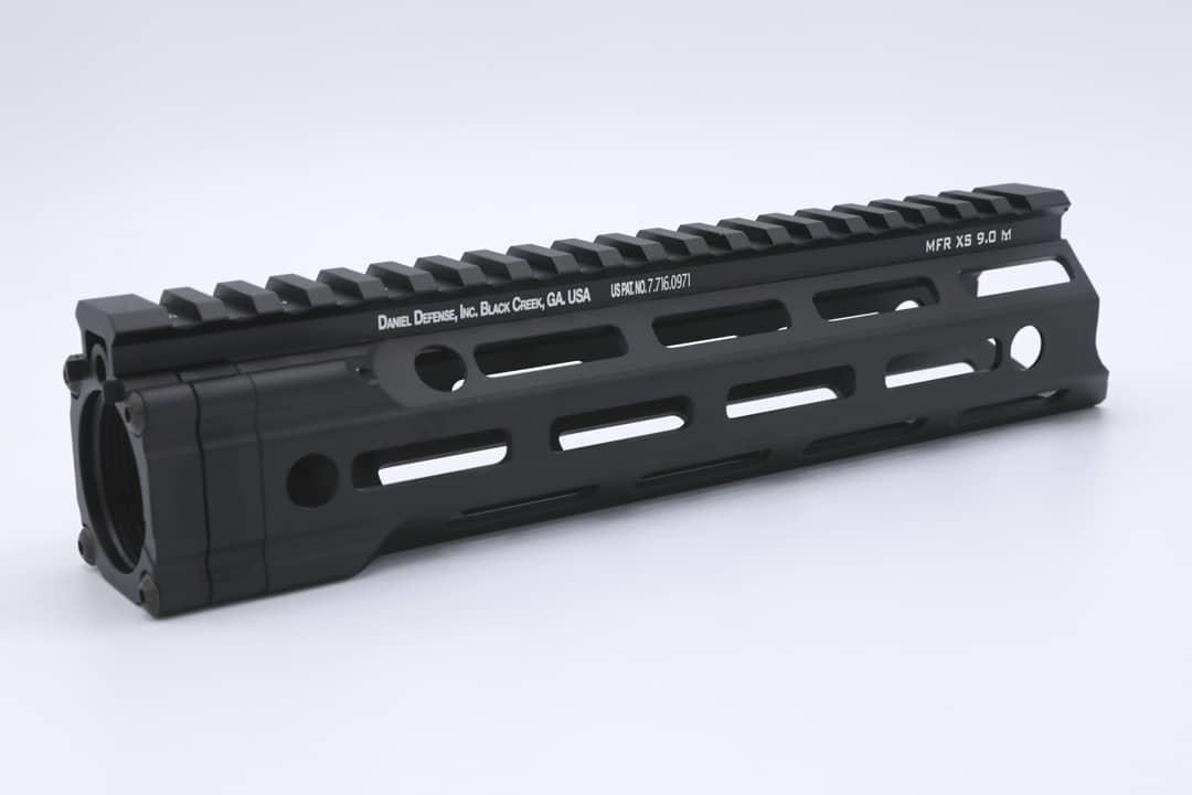 ชุดหน้า Danel Defense MFR XS ระบบรางM-Lock (ชุดหน้า MFR) สำหรับปืนตระกูล : M4/M16 เส้นผ่านศูนย์กลาง : 3.3 mm. มี3รุ่นให้เลือก ✔️รุ่นความยาว 7” (น้ำหนัก 175 กรัม) ✔️รุ่นความยาว 9” (น้ำหนัก 208 กรัม) ✔️รุ่นความยาว 13.5” (น้ำหนัก 277 กรั