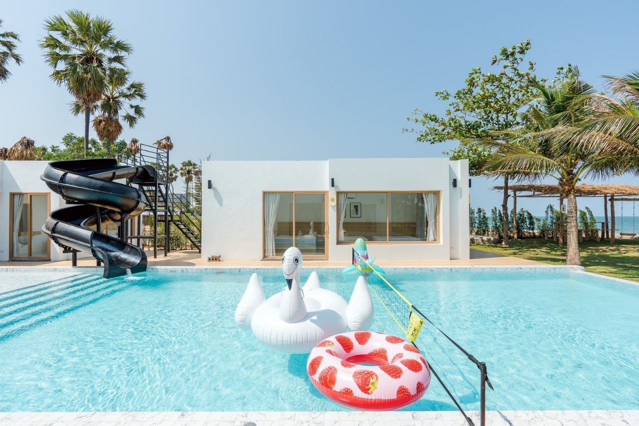 HR15080 The Bristol Beach Huahin Pool villa