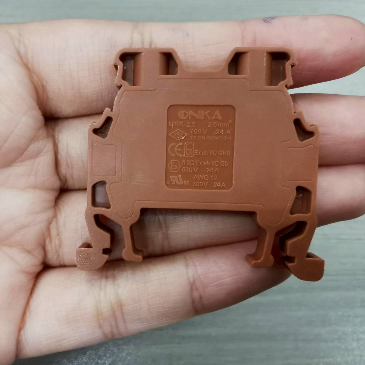เทอร์มินอล ออนก้า 24A ใช้กับสายขนาด 2.5mm² ONKA-1016 Scewed terminal Brown 1010016 MRK Series