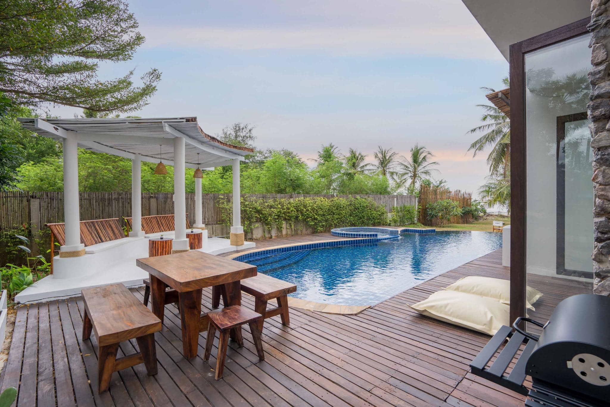 HR15061 บ้านพักติดทะเล The Pamila Beach Villa Kuiburi