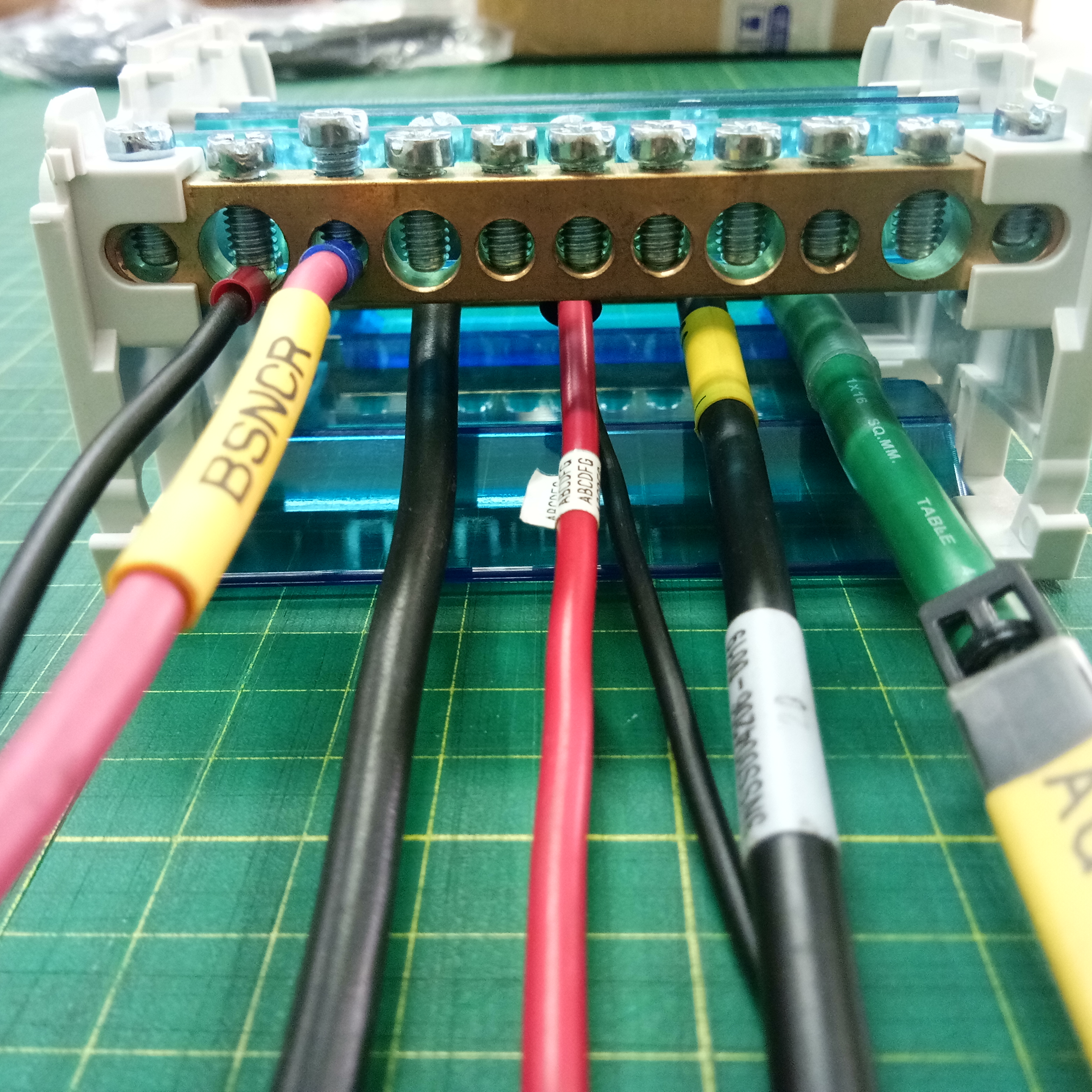 BAR กระจายไฟฟ้า 4 แถว 11 ช่อง Power BAR ต่อสายไฟฟ้า Power Distribution BOX