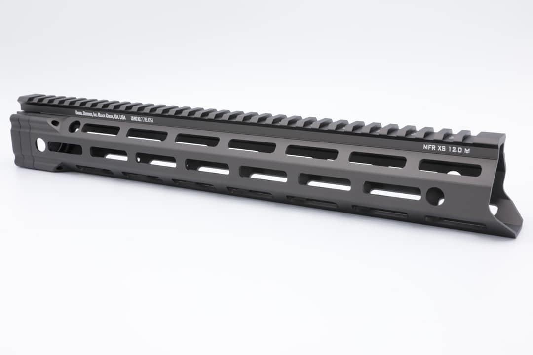 ชุดหน้า Danel Defense MFR XS ระบบรางM-Lock (ชุดหน้า MFR) สำหรับปืนตระกูล : M4/M16 เส้นผ่านศูนย์กลาง : 3.3 mm. มี3รุ่นให้เลือก ✔️รุ่นความยาว 7” (น้ำหนัก 175 กรัม) ✔️รุ่นความยาว 9” (น้ำหนัก 208 กรัม) ✔️รุ่นความยาว 13.5” (น้ำหนัก 277 กรั