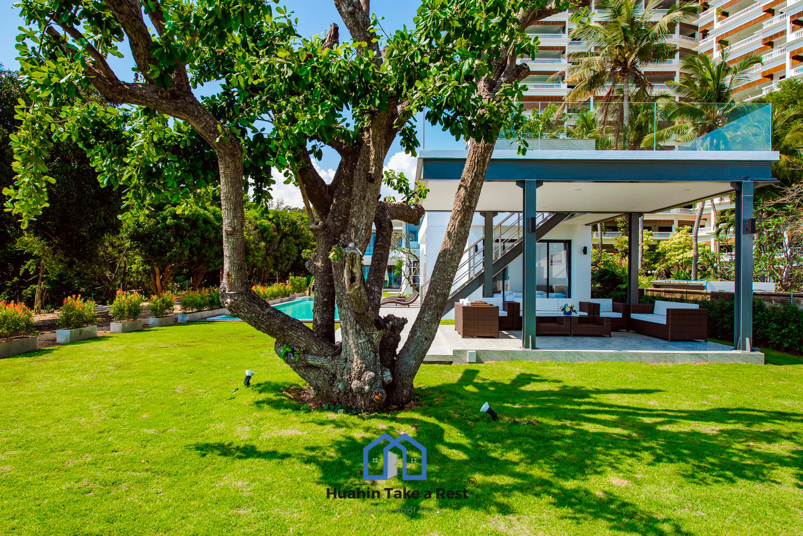 HR15039 บ้านพักติดทะเลหัวหิน The Premium Beach Villa Hua Hin