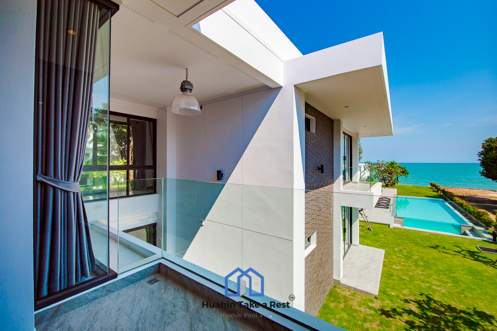 HR15039 บ้านพักติดทะเลหัวหิน The Premium Beach Villa Hua Hin