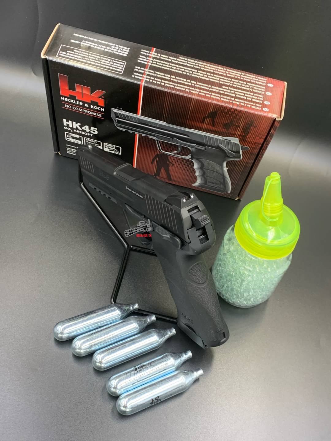 Umarex H&K HK45/CO2 ไม่โบวแบล็ค 6 มม. (โดย WinGun) ยี่ห้อสินค้า:Umarex Hop-Up: ปรับไม่ได้ น้ำหนัก: 688 กรัม ความยาว: 210 มม ความจุกระสุน: 16 นัด พลังงาน: 370 fps (1.26 จูล) แหล่งพลังงาน: CO2 โบวแบล็ค: ไม่ ระบบไก: ดับเบิ้ลแอคชั่น ราคา: 4,500 บาท *ฟรีลูกแก้