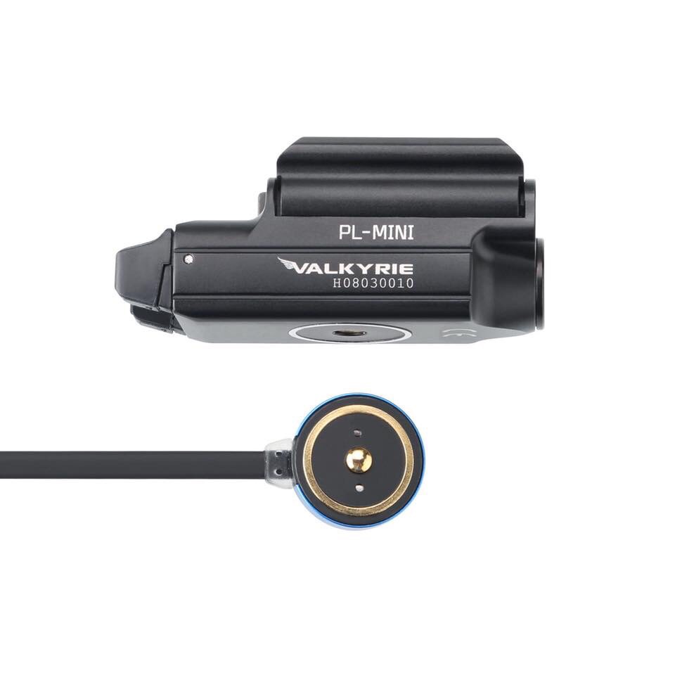 New.Olight PL-MINI ไฟฉายติดปืนขนาด Compact กะทัดรัด ชาร์จในตัวได้ด้วยสายชาร์จแม่เหล็กในชุด แบตภายในตัว มาพร้อมขาจับแบปลดเร็ว ความสว่าง 400 Lumens และถ้าเปิดลากนานๆ จะดรอปแสงลงเหลือ 60 ลูเมนส์ ทำให้ใช้งานได้ต่อเนื่องนานถึง 1ชม. + แนวแสงกว้างๆ เหมาะสำหรับติ
