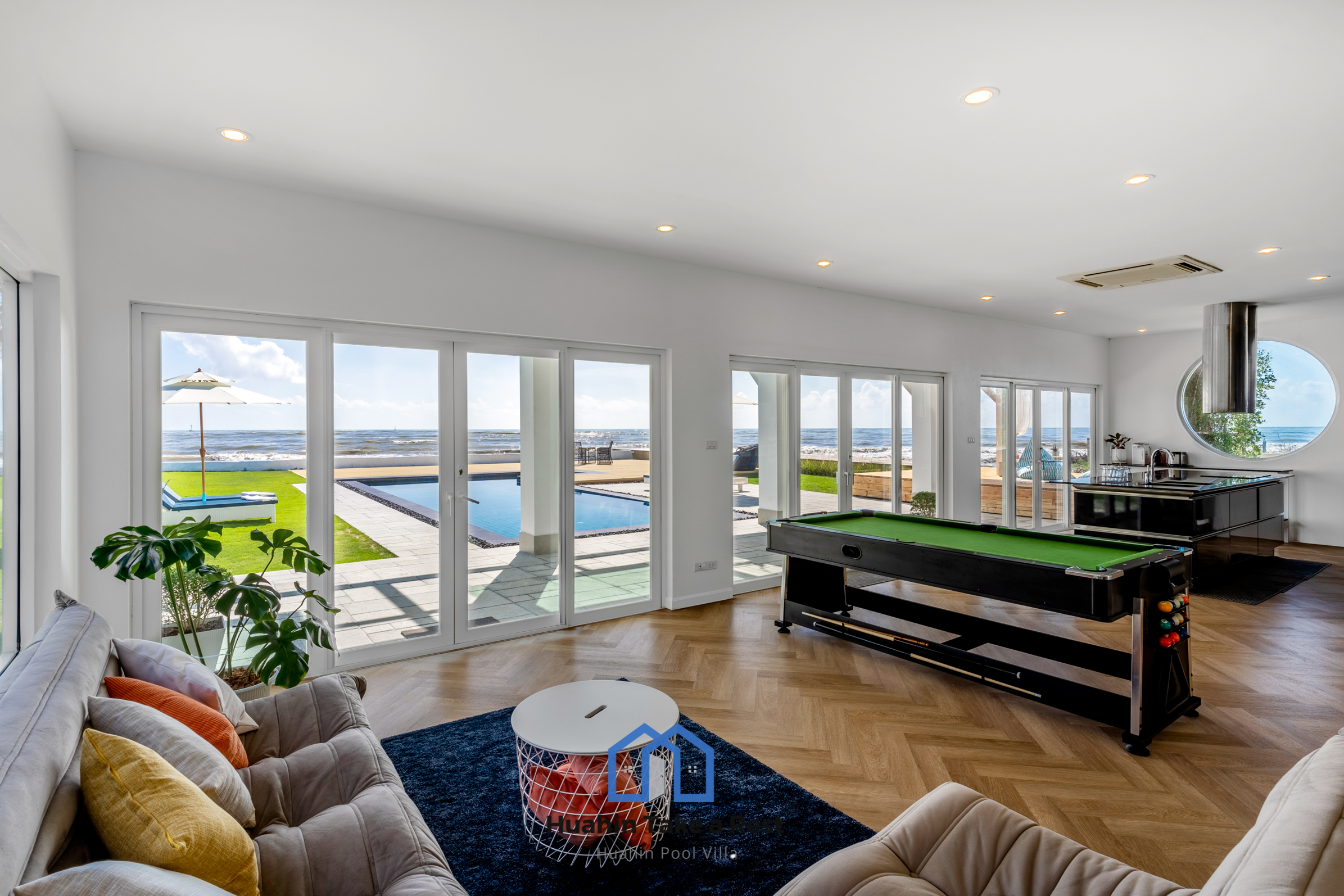 HR15051 บ้านพักติดทะเล The Colonial Beach สามร้อยยอด