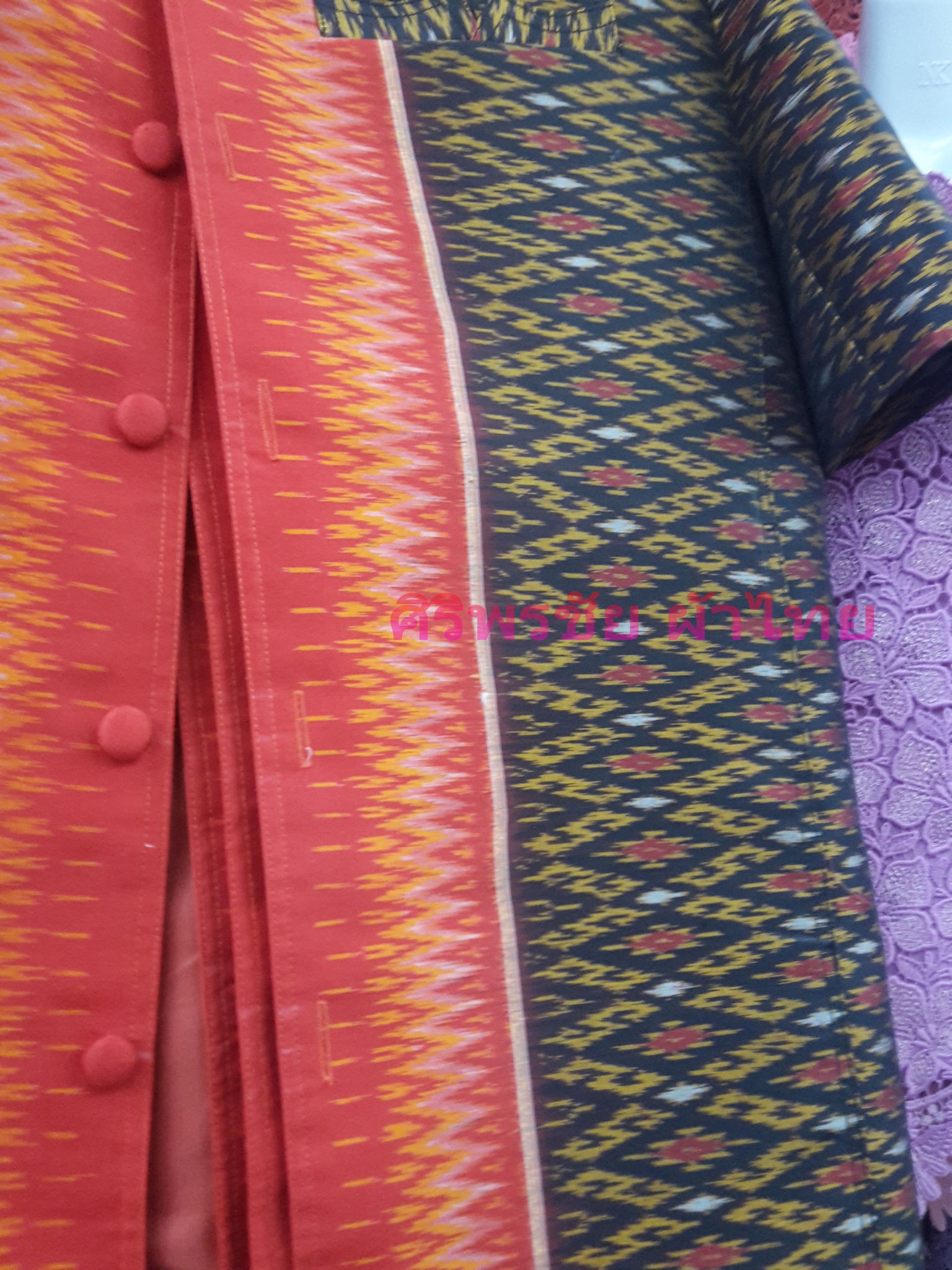 เสื้อสูทชายไหมแท้มัดหมี่ตีนแดง เสื้อสูทชายไหมแท้ สูทผ้าไทยชาย ซาฟารีผ้าไหมชาย สูทผ้าไหมมัดหมี่แท้สีแดงเลือดนกทอมือ5 สี ไหมมัดหมี่ทอมิ XL