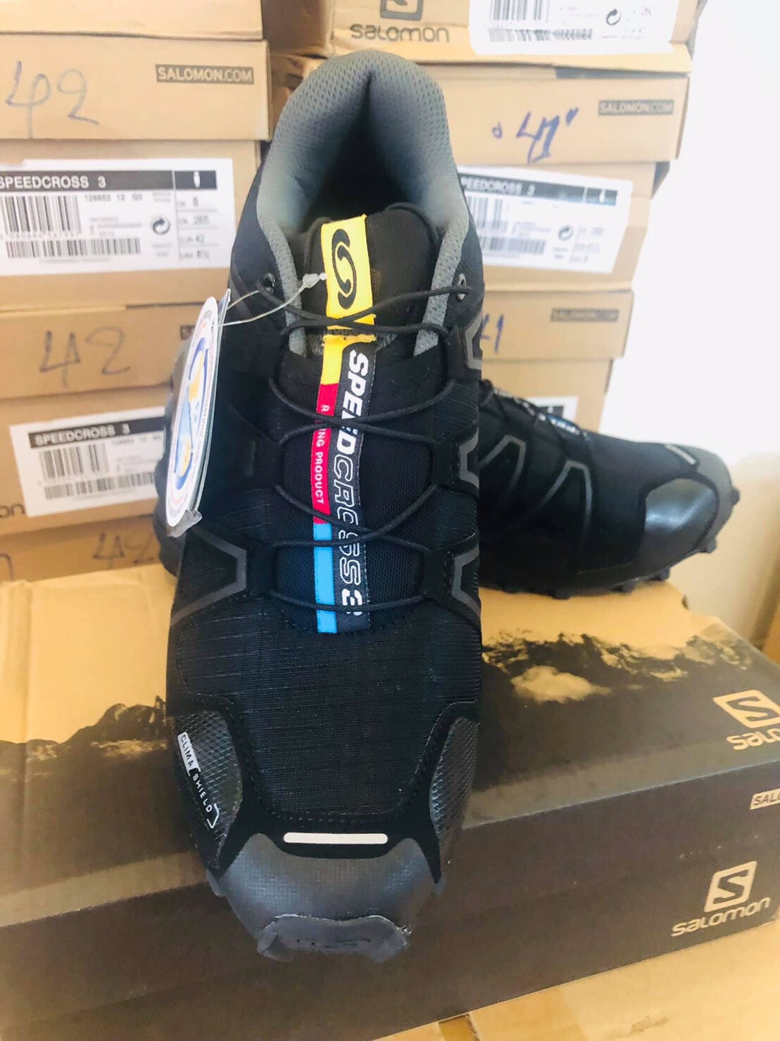 (clap)...สินค้าเข้ามาครบสีครบไซส์แล้วค่ะ รองเท้า Salomon Speedcross 4 ⚡... รองเท้าสำหรับกิจกรรมต่างๆ ที่ต้องวิ่่งบน สนามเปียกลื่น อย่างโคลน หญ้า หรือโขดหิน ✏... 6 สี ดำล้วน ดำขาว แดง ดำเหลือง น้ำเงิน เทา ✏... เบอร์ 40-46 💴...