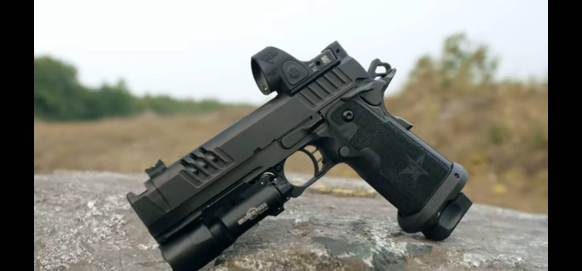 New.ไฟฉาย ทรง Surefire รุ่น X300U (X300 Ultra) สีดำ