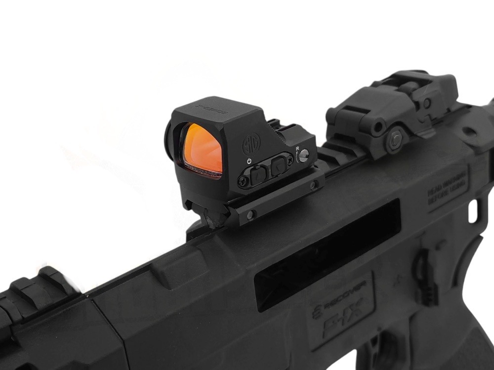 New. Red Dot Sig Sauer ROMEO-X Compact งานเกรด AAA Full Marking (Scale 1:1) ทนแรงรีคอยน์ปืน GBB ได้ สามารถติดตั้งบน P365 ได้โดยไม่ต้องมีเพลท จุดเล็ง สีแดง ปรับสว่างได้ 9 ระดับ ขนาดของจุดแดงคือ 2 MOA และแบบวงครอบจุดขนาด 32 MOA มีศูนย์เล็ง Fiber Optic ให้ใน