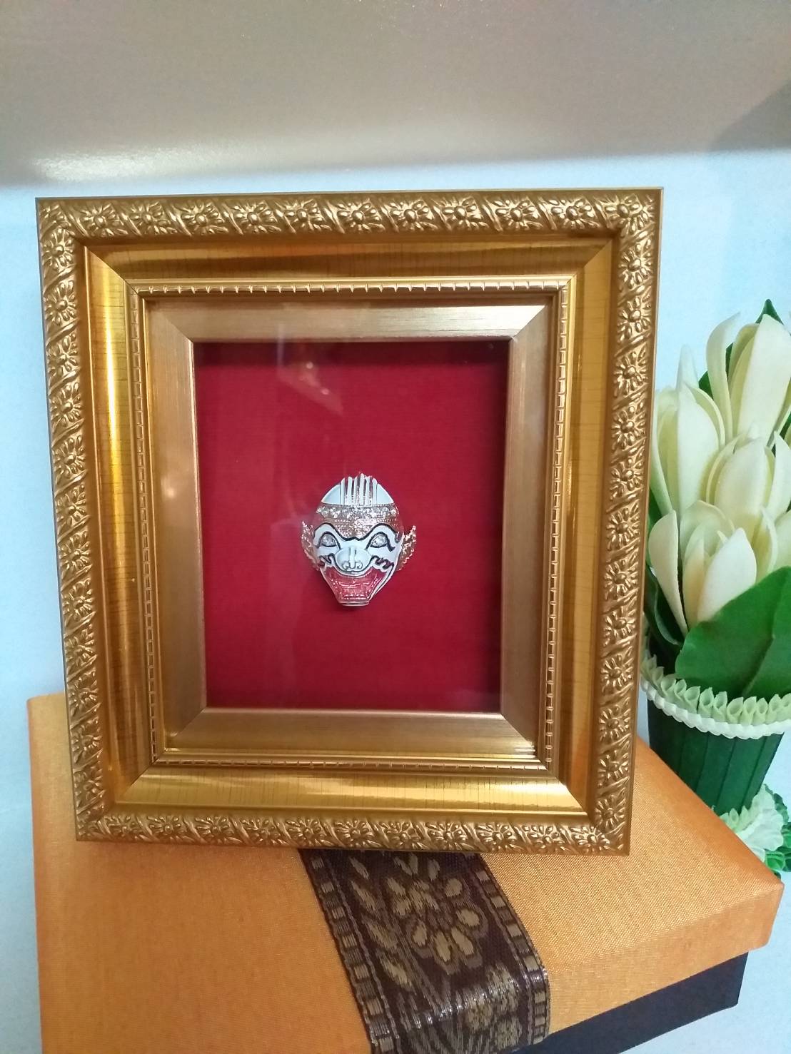 กรอบรูปโขนรามเกียรติ์ และเอกลักษณ์ไทยๆ พร้อมกล่องผ้าไหม