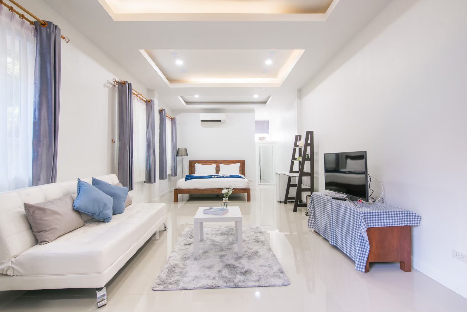 HR15045 บ้านพักติดทะเล The Moon Beach Villa