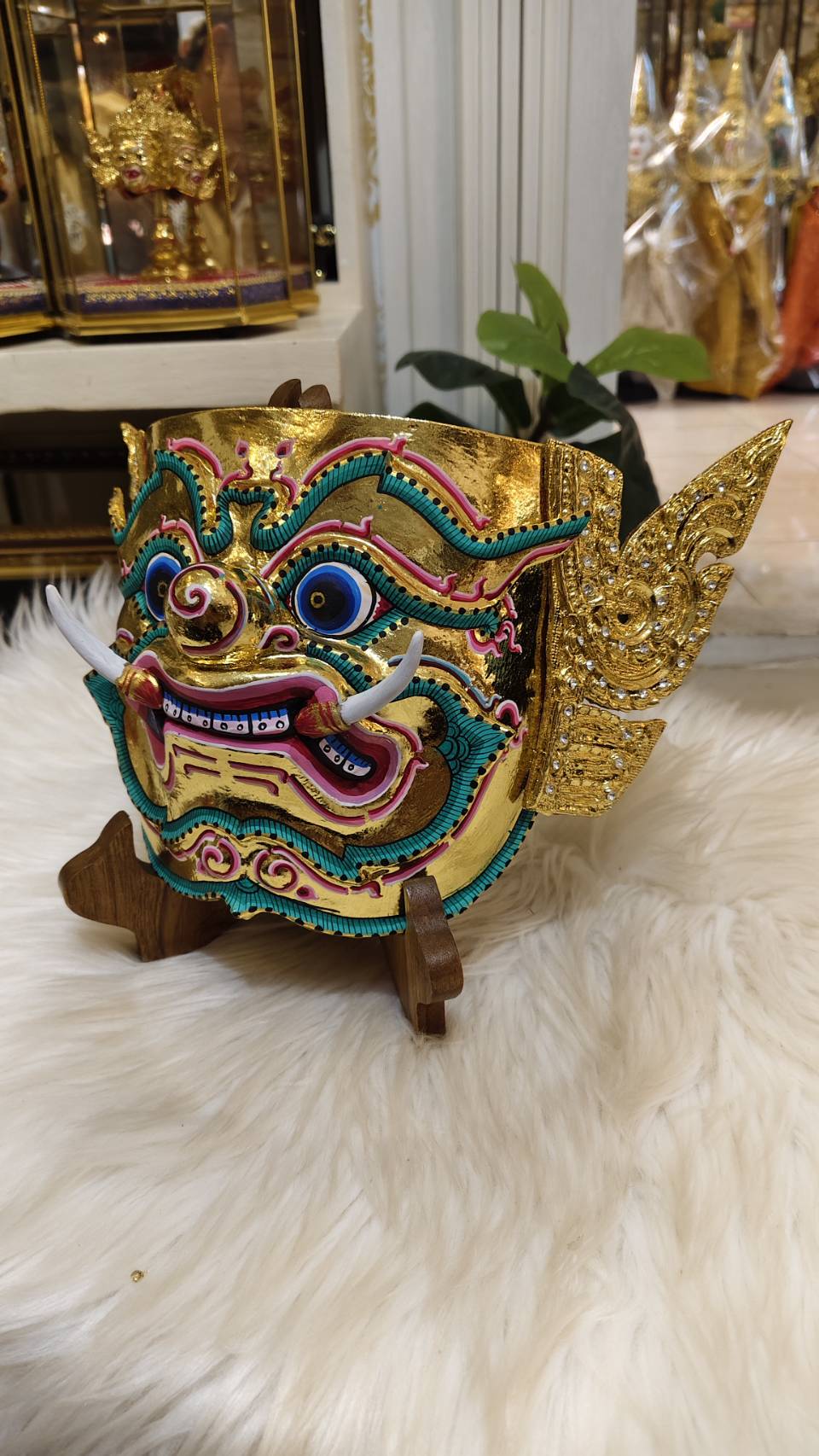 หน้ากากยักษ์ (หน้าทอง)