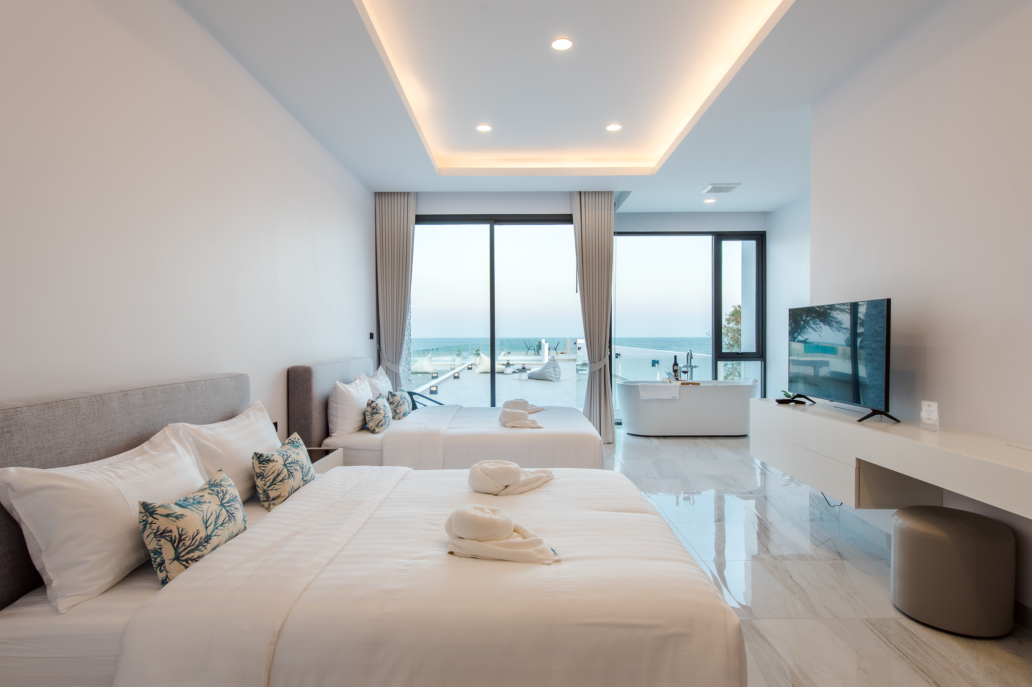 HR15066 บ้านพักติดทะเลหัวหิน The Casa Rocca Beach Villa HuaHin