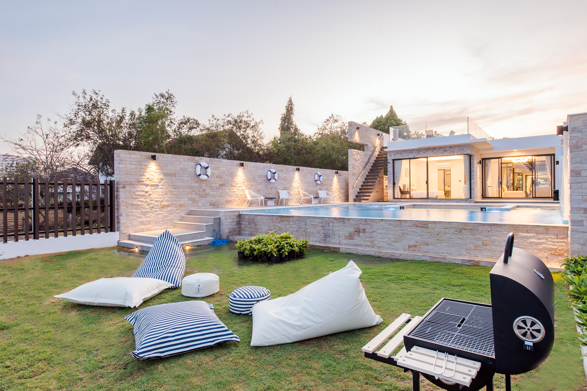 HR15066 บ้านพักติดทะเลหัวหิน The Casa Rocca Beach Villa HuaHin