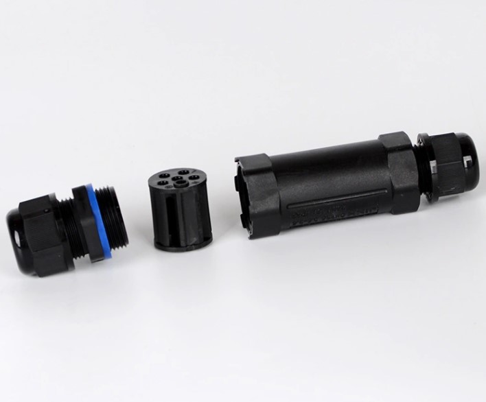 ข้อต่อสายไฟกันน้ำ ใช้กับสายไฟฟ้า เบอร์ 0.5 ถึง 2.5 mm² 4 เส้น แบบขันน็อต