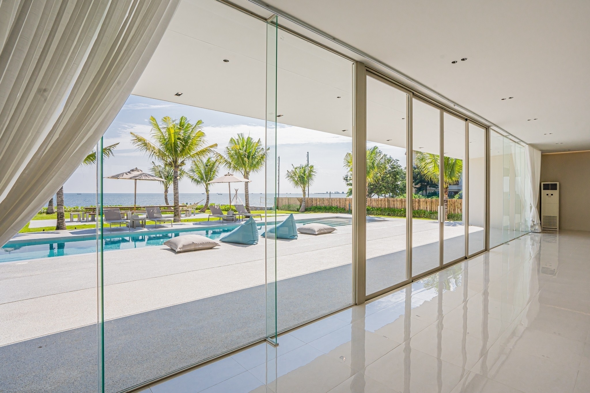 HR15083 บ้านพักติดทะเลหัวหิน The Rest Beachfront Hua Hin Pool Villa