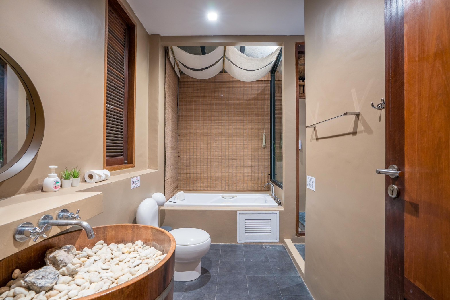 HR15061 บ้านพักติดทะเล The Pamila Beach Villa Kuiburi