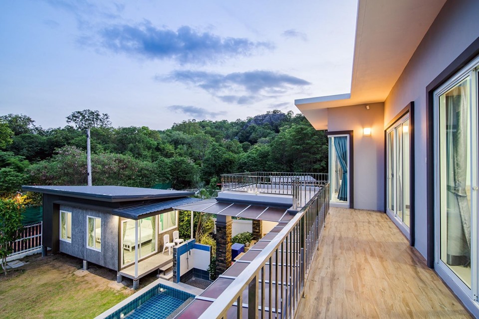 HR 5005 บ้านภูผา คาราโอเกะ โต๊ะพูล