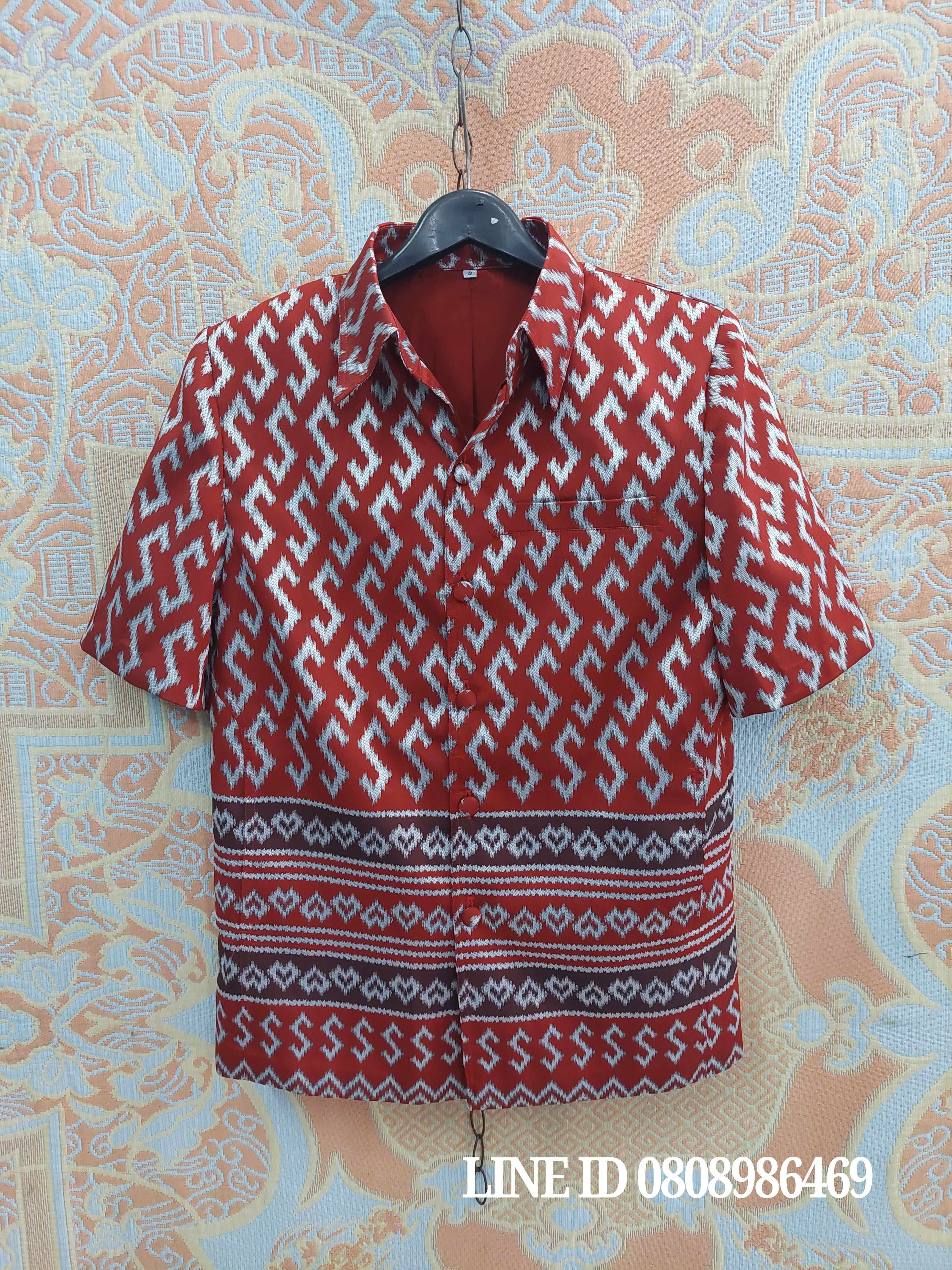 เสื้อสูทชายไหมแพรทิพย์ลายขอพระราชทาน เสื้อสูทชายไหม สูทผ้าไทยชาย ซาฟารีผ้าไทยชาย สูทผ้าไหมแพรทิพย์ สูทผ้าไทย ซาฟารีชาย แดง