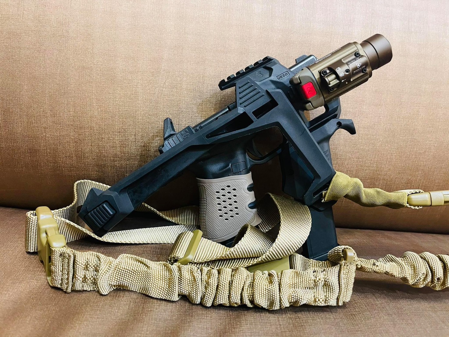 ชุดประกอบปืนสั้น Recover 20/20 สำหรับ Glock (Recover Tactical® 20/20 Stabilizer Kit for Glock) รุ่น Full Kit สำหรับปืน : Glock17,19,34 （ทุกเจน) คุณสมบัติ : วัสดุผลิตจากโพลิเมอร์ คุณภาพสูง ทนความร้อนได้ดีเยี่ยม ขนาดเล็กกระทัดรัด น้ำหนักเบา ติดตั้งง่าย เพีย