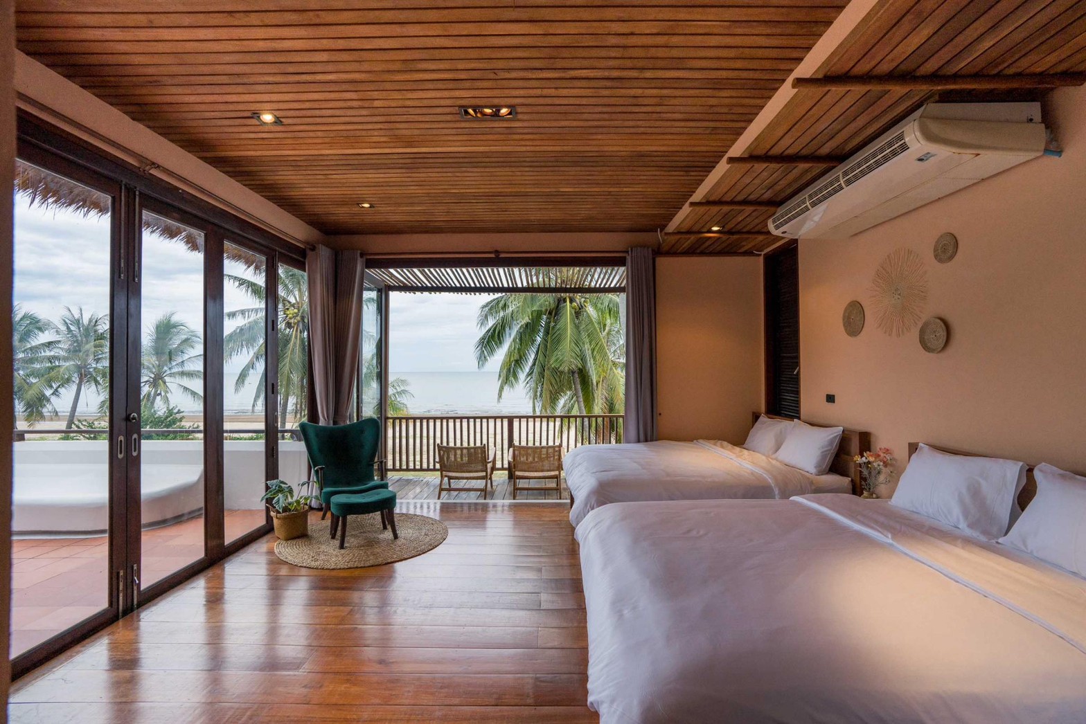 HR15061 บ้านพักติดทะเล The Pamila Beach Villa Kuiburi