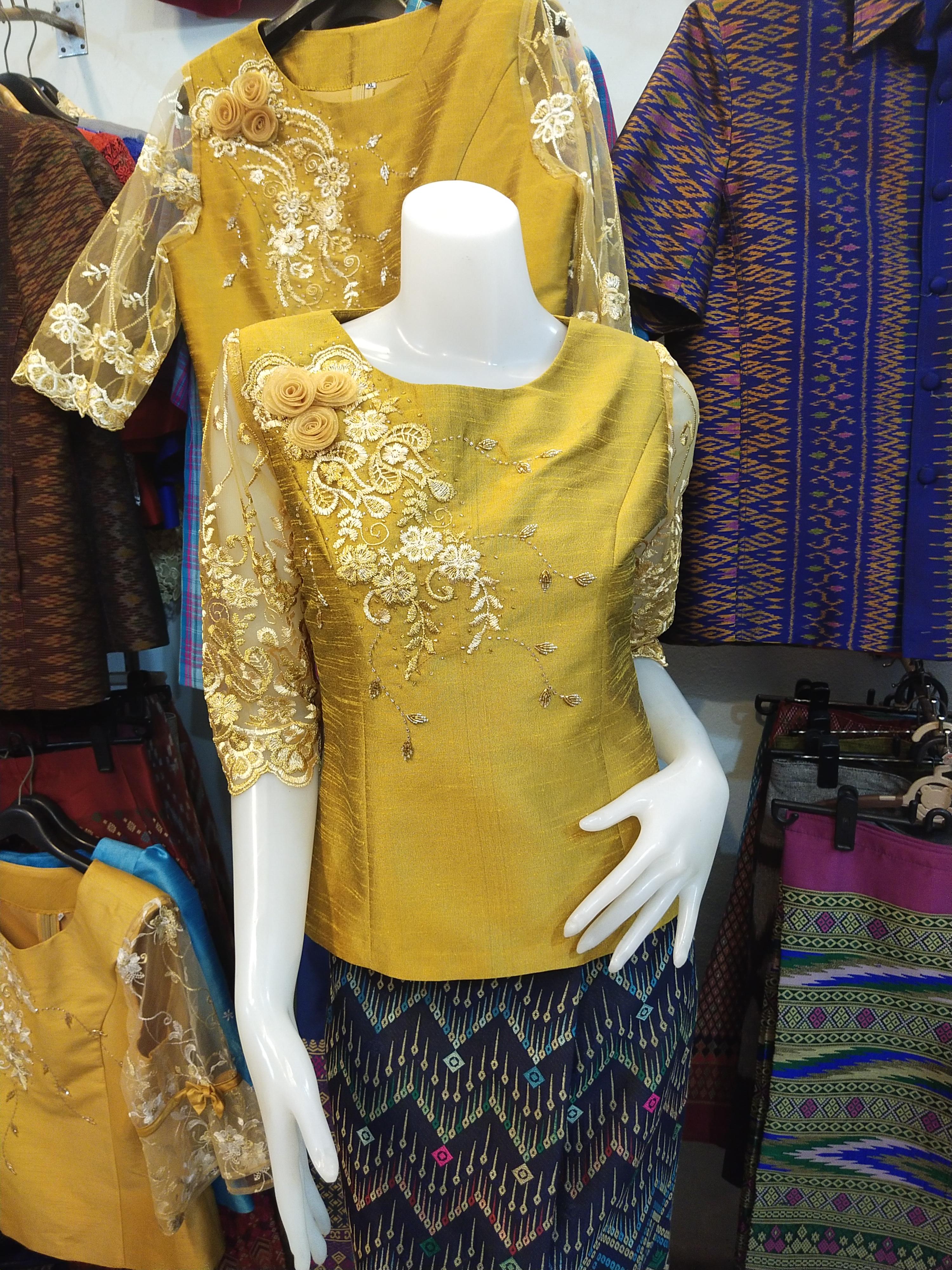 เสื้อผ้าไหมสตรี #เสื้อผ้าผ้าไหมสไตน์เกาหลีปักเลื่อม #เสื้อทำงานผ้าไทย #เสื้อผ้าไหมสไตน์หรู ตามภาพ L