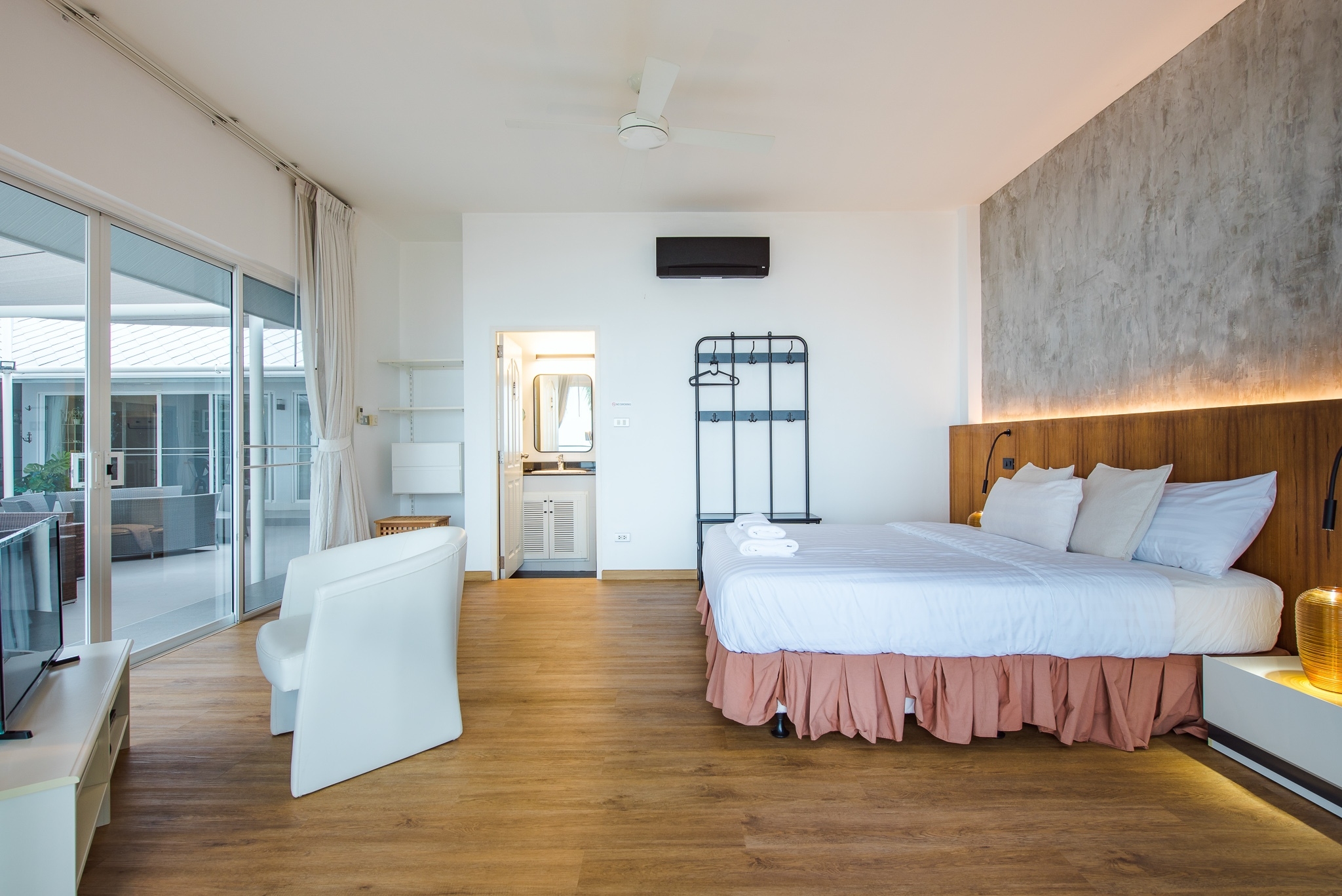 HR15044 บ้านพักติดทะเล กุยบุรี The Cozy Beach Villa