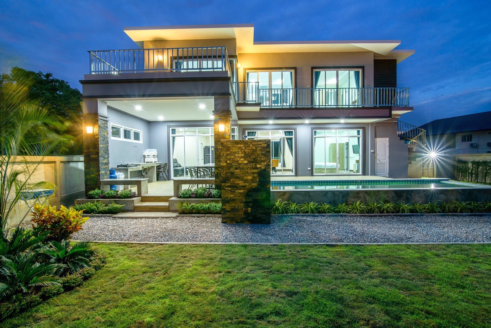 HR 5005 บ้านภูผา คาราโอเกะ โต๊ะพูล